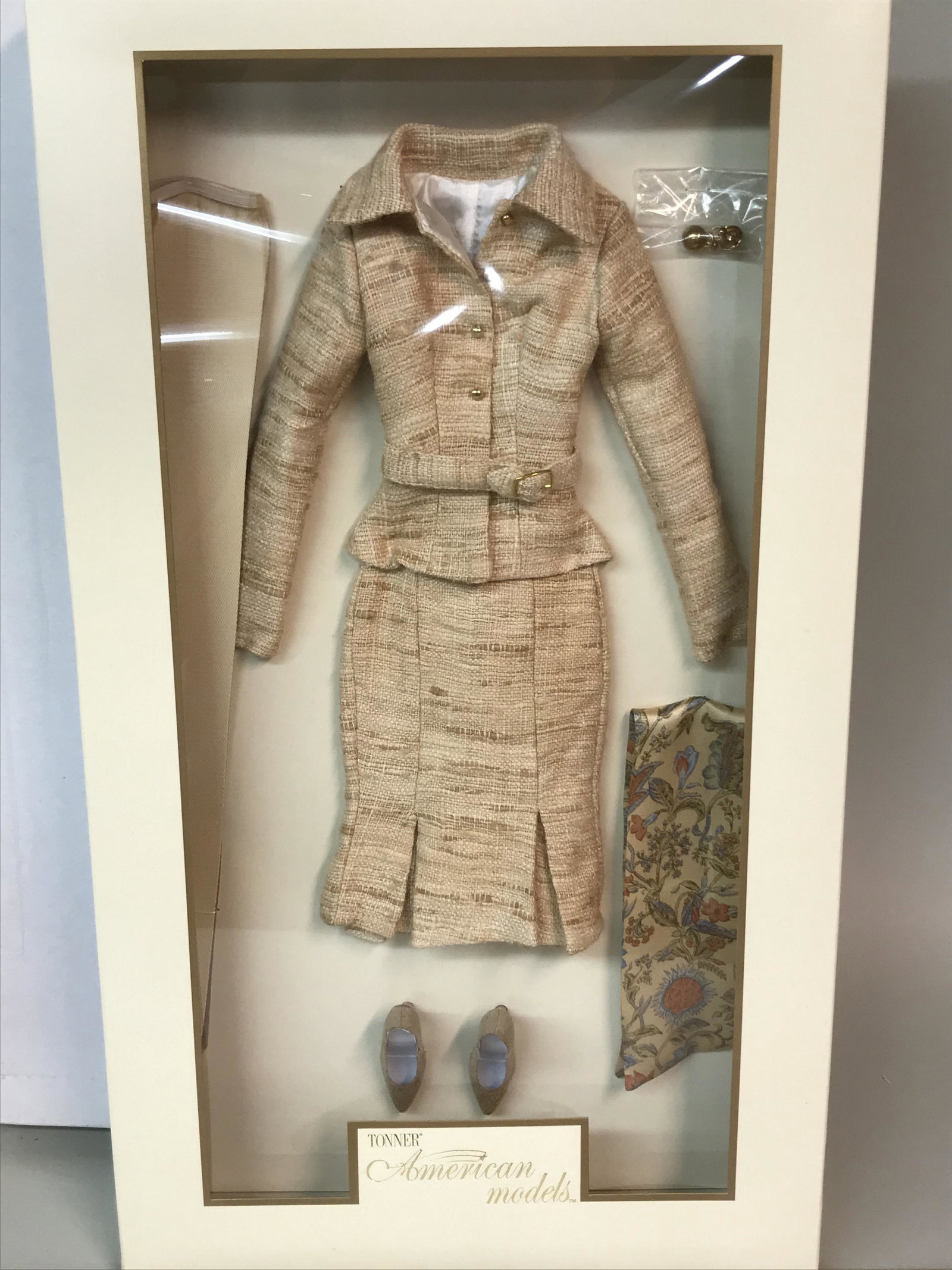 Tonner American Models American Style Doll Clothing Set: A Tonner American Models "American Style" doll clothing set. T6-AMOF-04