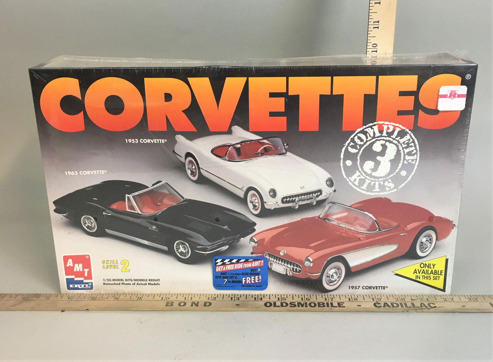 AMT Ertl 1:25 Corvettes Model Kit: An AMT Ertl 1:25 Corvettes model kit.