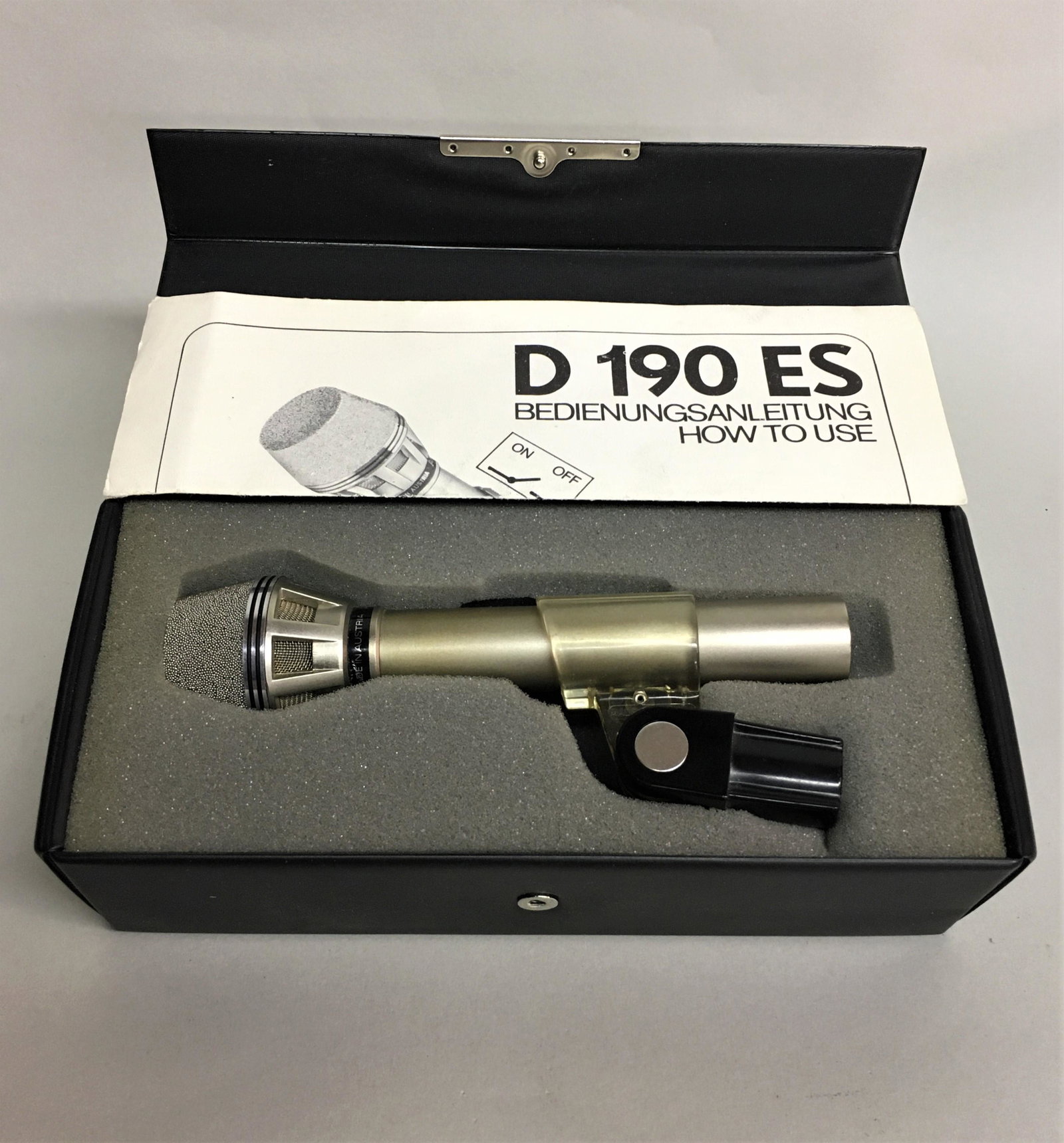 AKG D 190 ES Microphone: An AKG D 190 ES microphone.