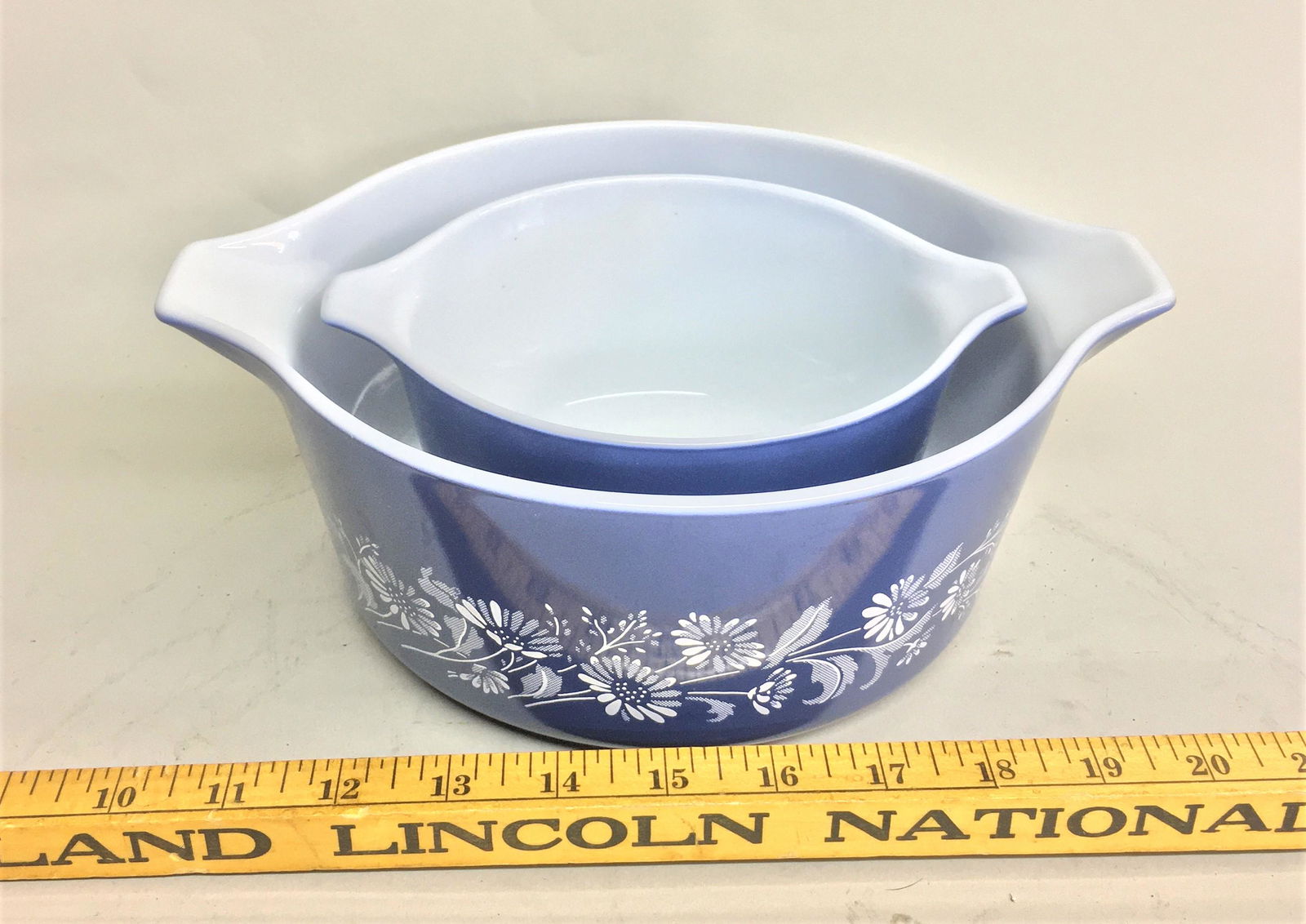 2 Pyrex Tabbed Casserole Dishes: 2 Pyrex tabbed casserole dishes.