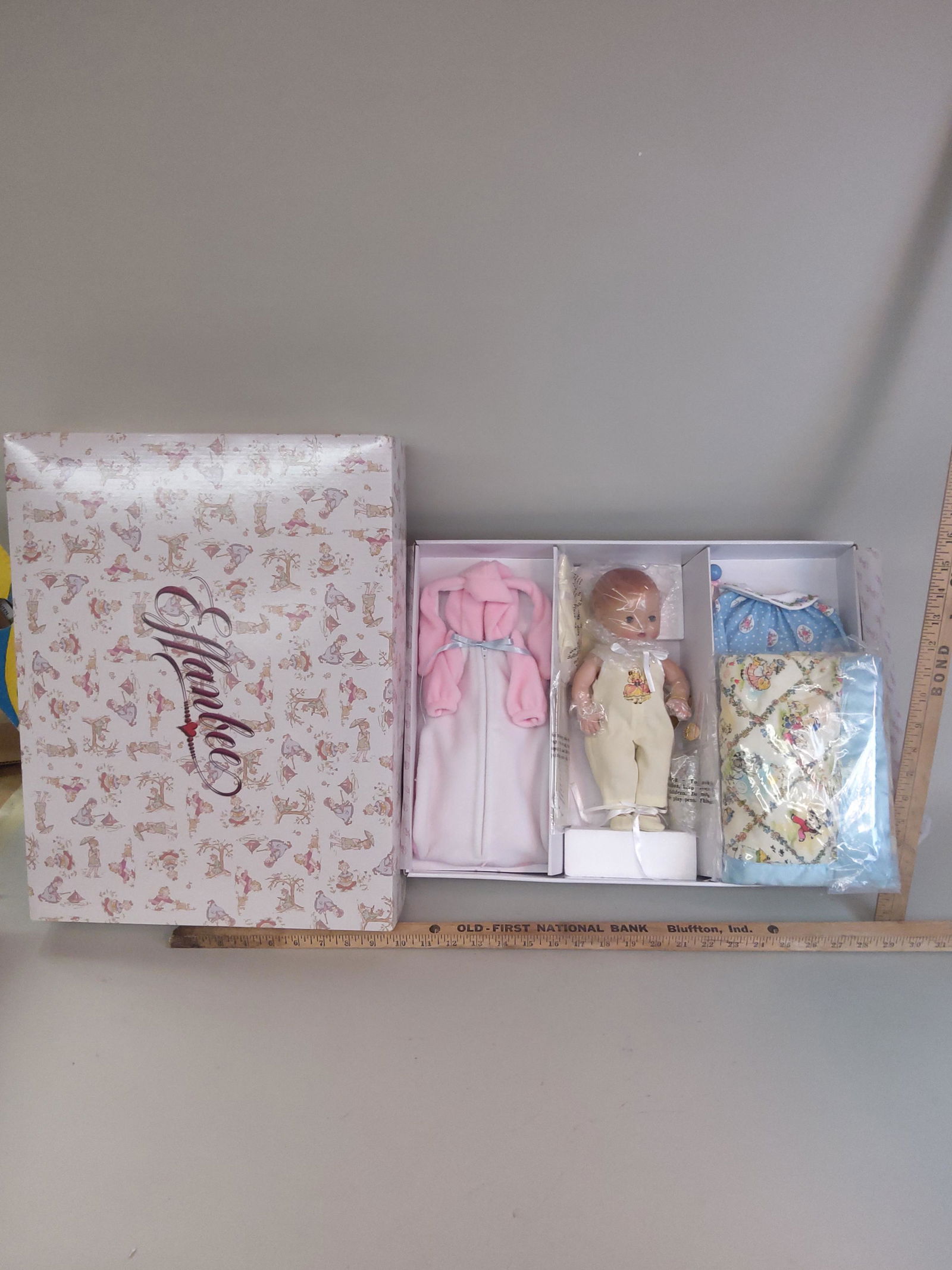 Effanbee Dy Dee Bunnies & Bears Layette Doll: An Effanbee Dy Dee Bunnies & Bears Layette doll. E5-DDDD-01