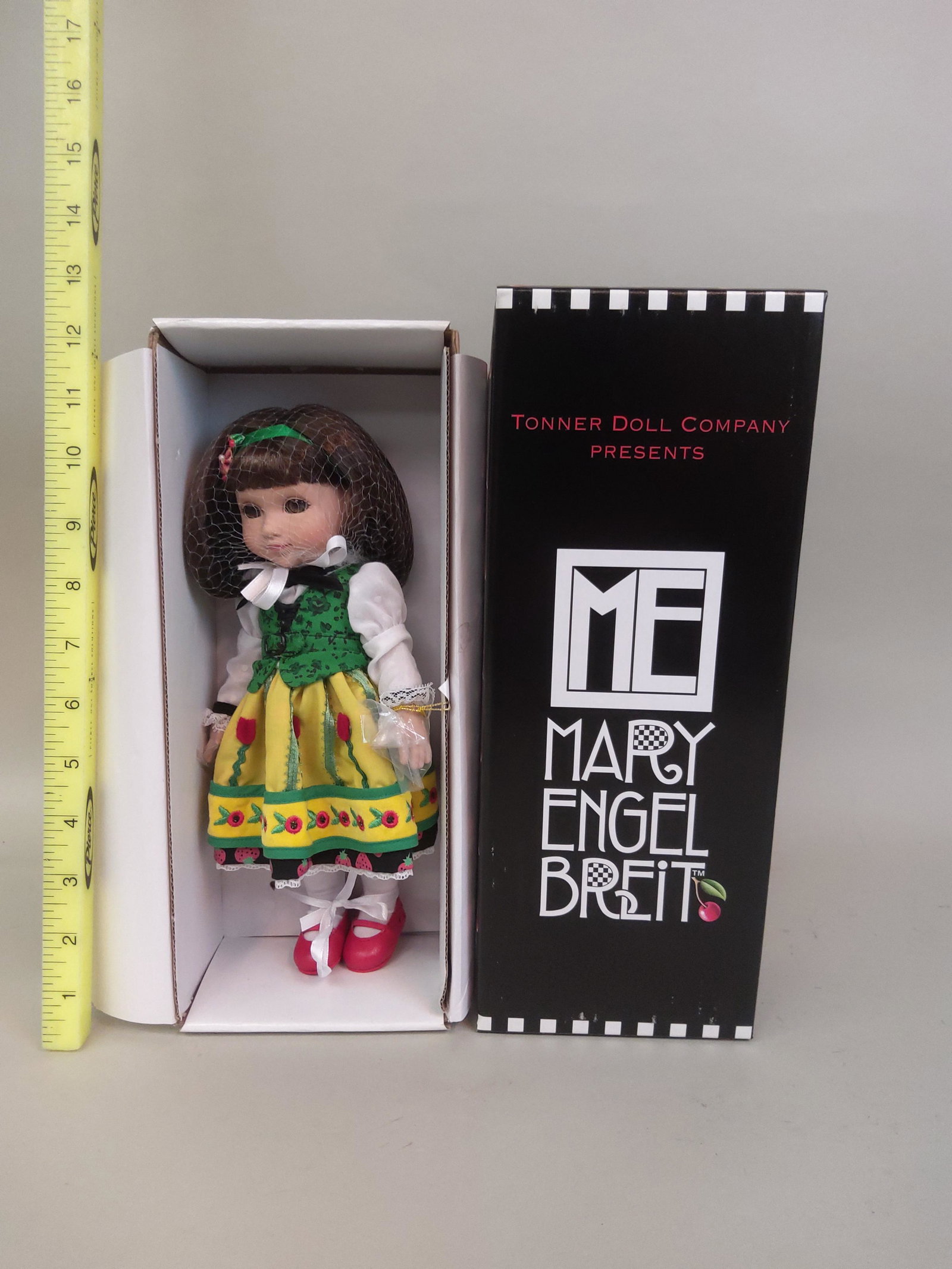 Tonner Mary Engelbreit Autumn Dance Doll: A Tonner Mary Engelbreit "Autumn Dance" doll. T7-AEDD-06