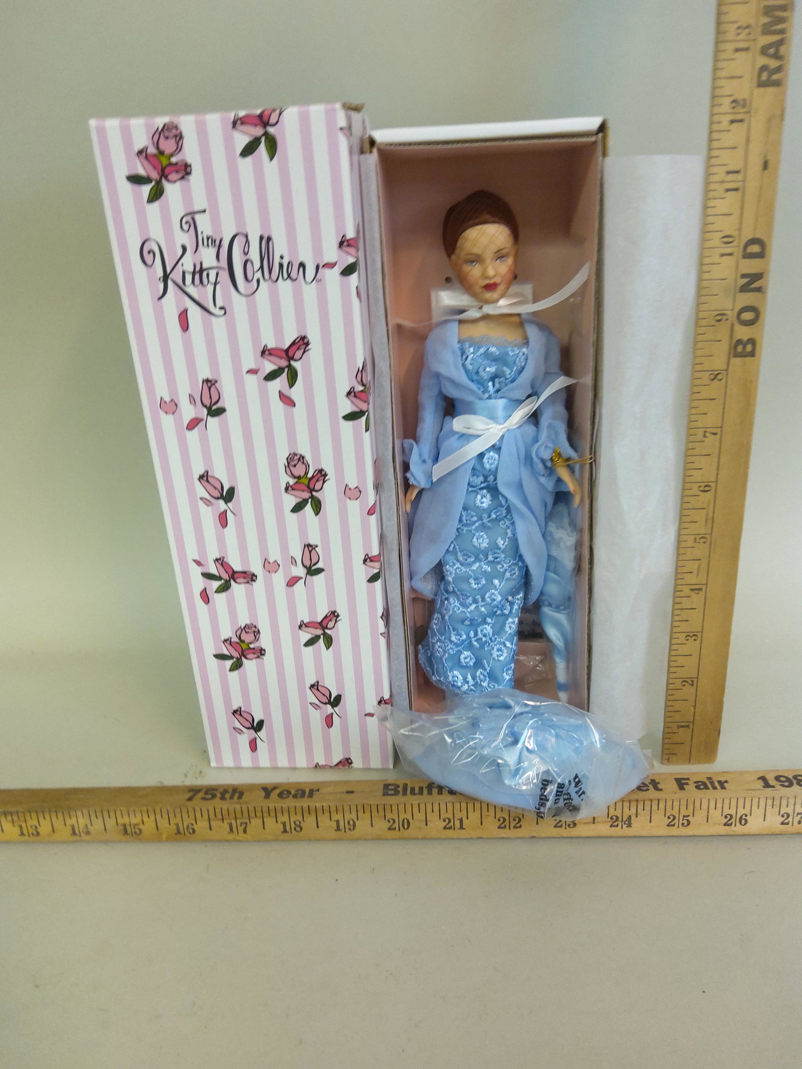 Tonner Tiny Kitty Collier Parasol Promenade Doll: A Tonner Tiny Kitty Collier Parasol Promenade doll. TOTK608