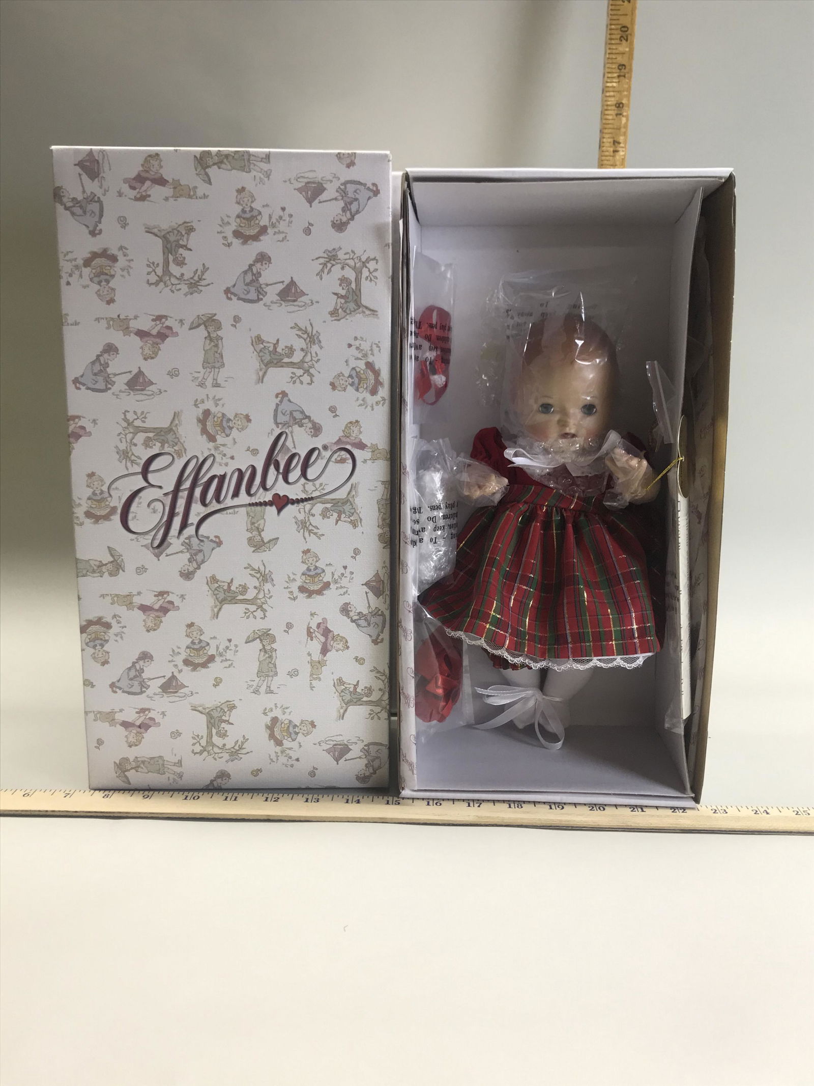 Effanbee Doll Holiday Sweetie Dy-Dee Baby: Effanbee Doll, Holiday Sweetie Dy-Dee Baby, in original box. E5DDDD-02