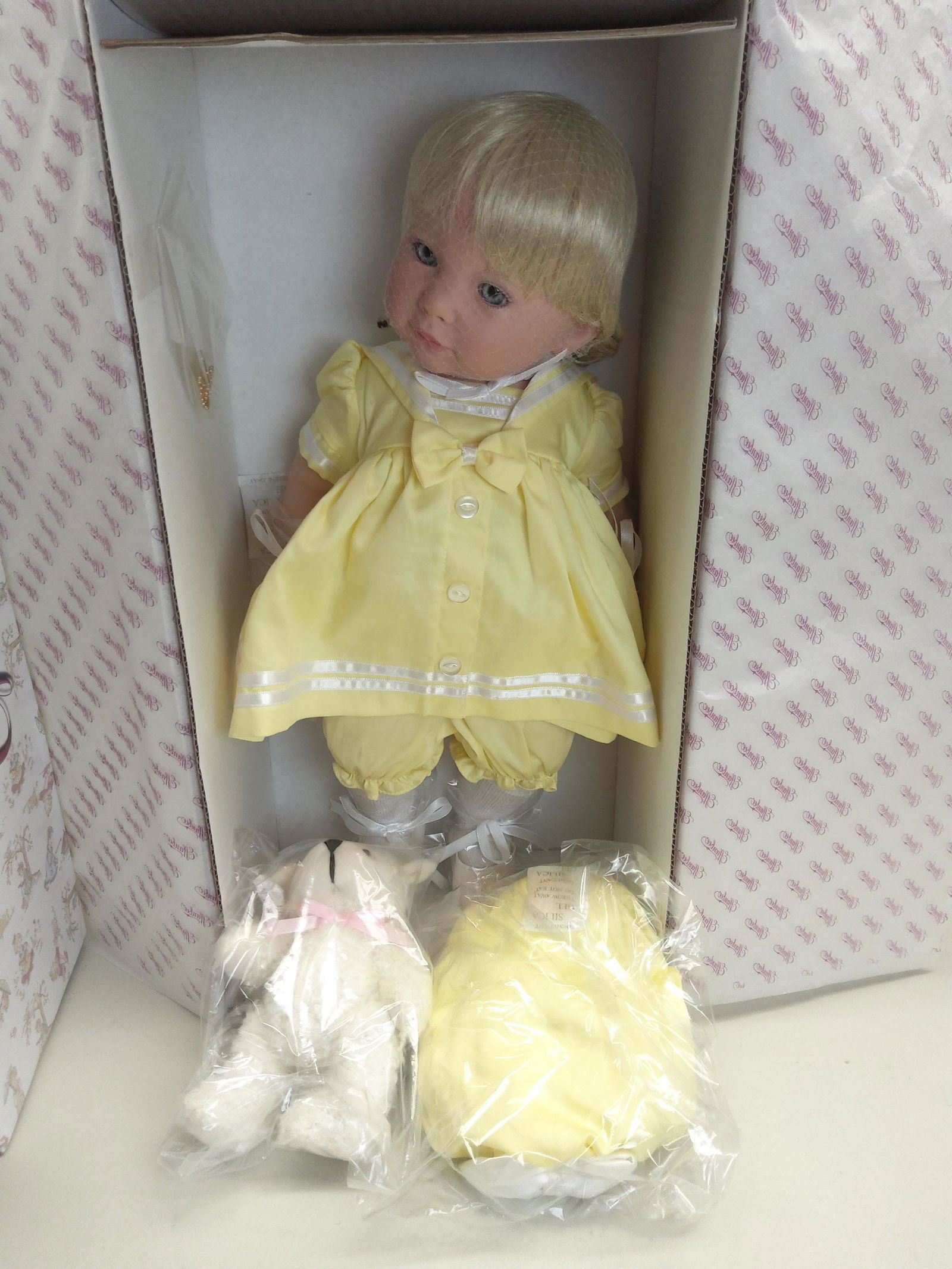 Effanbee Sunshine Sweetie Doll: Effanbee Sunshine Sweetie Doll, in original box. AT1404