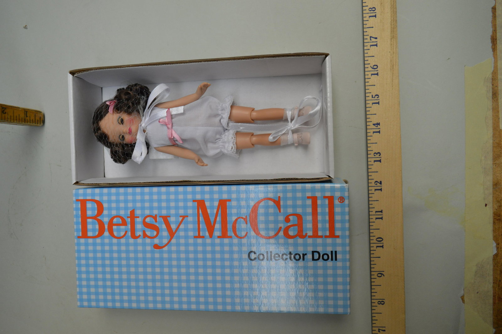 Effanbee 2009 Tiny Betsy Basic Brunette Doll: An Effanbee 2009 Tiny Betsy Basic Brunette doll. E9BCBD02