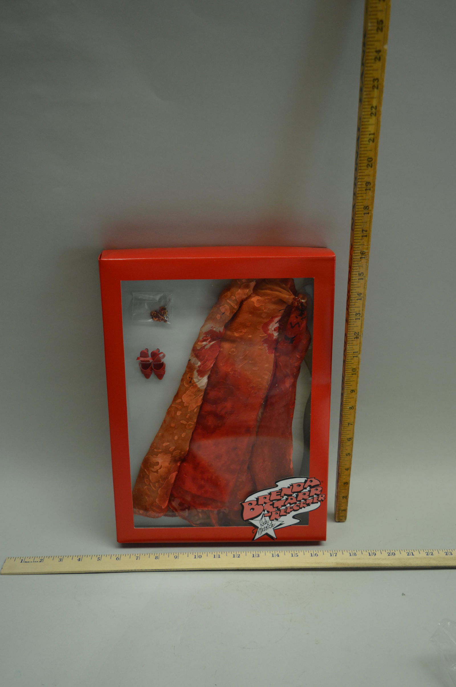 Effanbee Brenda Starr Reporter Doll Clothing Set: An Effanbee Brenda Starr Reporter "Egyptian Flame" doll clothing set. E7-BSOF-03