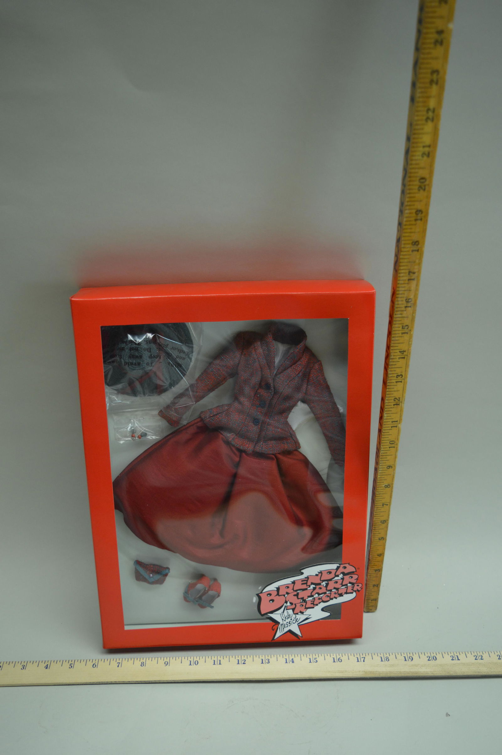 Effanbee Brenda Starr Reporter Doll Clothing Set: An Effanbee Brenda Starr Reporter "First Class Traveler" doll clothing set. E7-BSOF-02