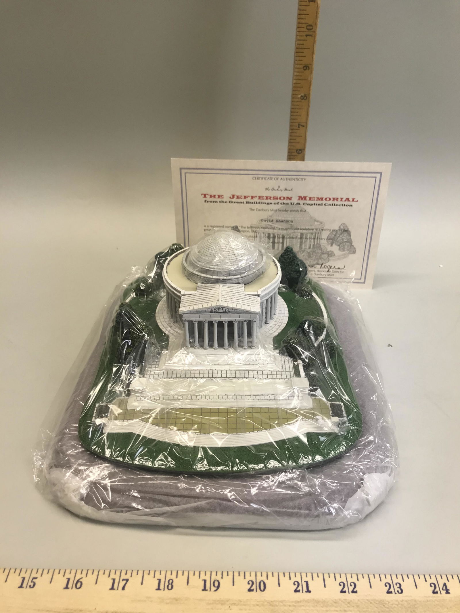 Danbury Mint, The Jefferson Memorial: Danbury Mint, The Jefferson Memorial, in original box. A7583