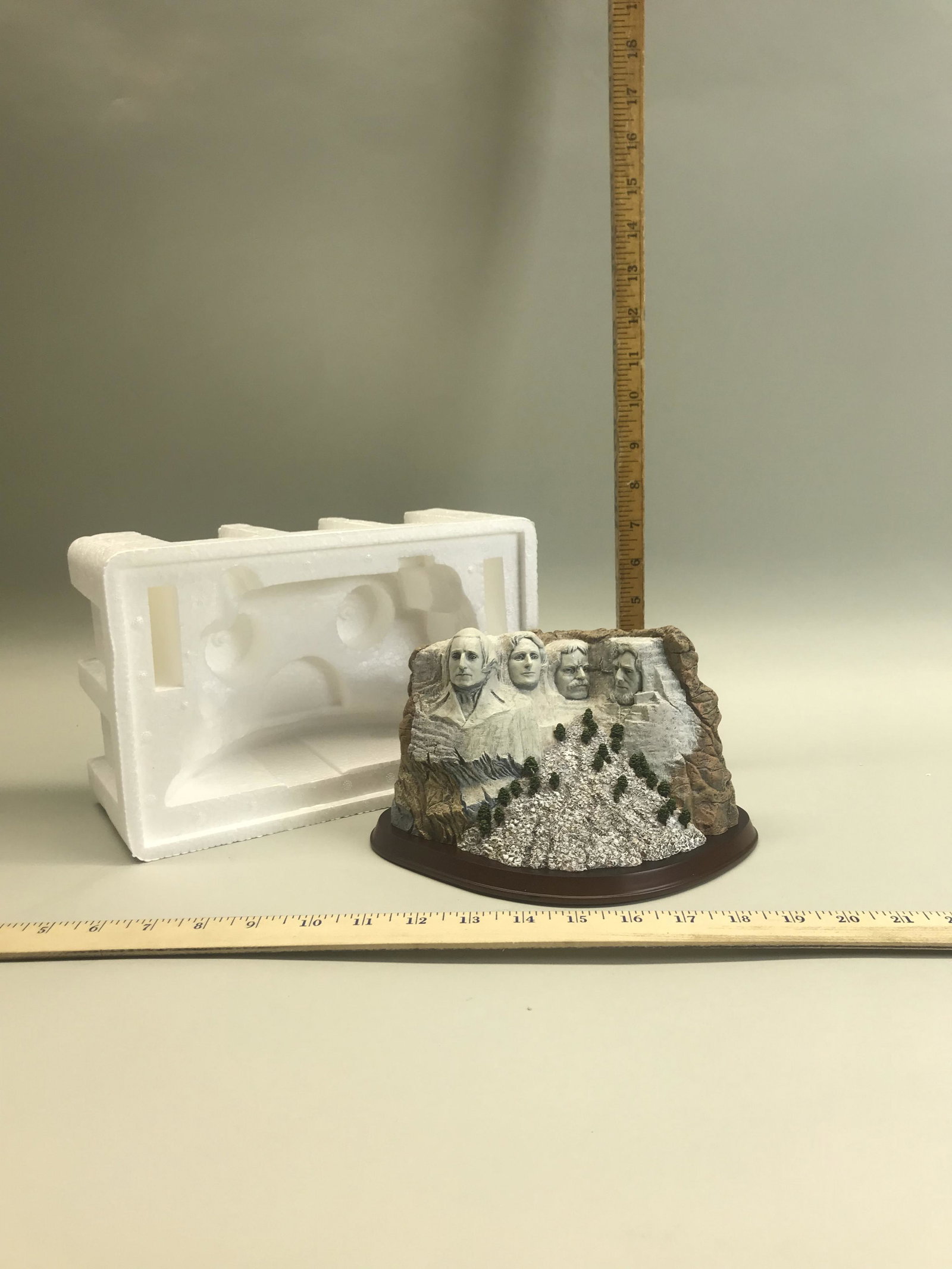 Danbury Mint, Mount Rushmore: Danbury Mint, Mount Rushmore, in original box