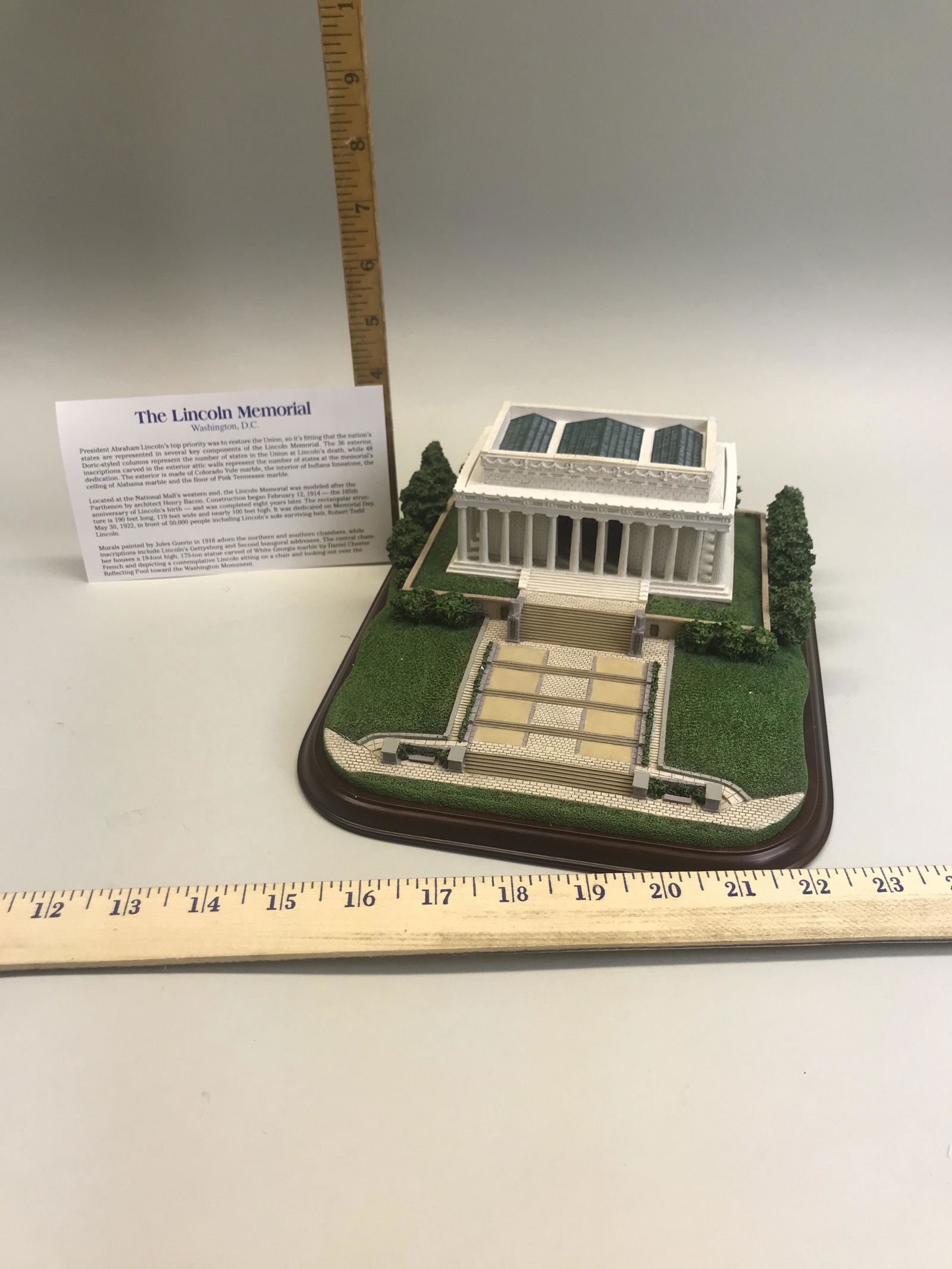 Danbury Mint, The Lincoln Memorial: Danbury Mint, The Lincoln Memorial, in original shipping box, I5446