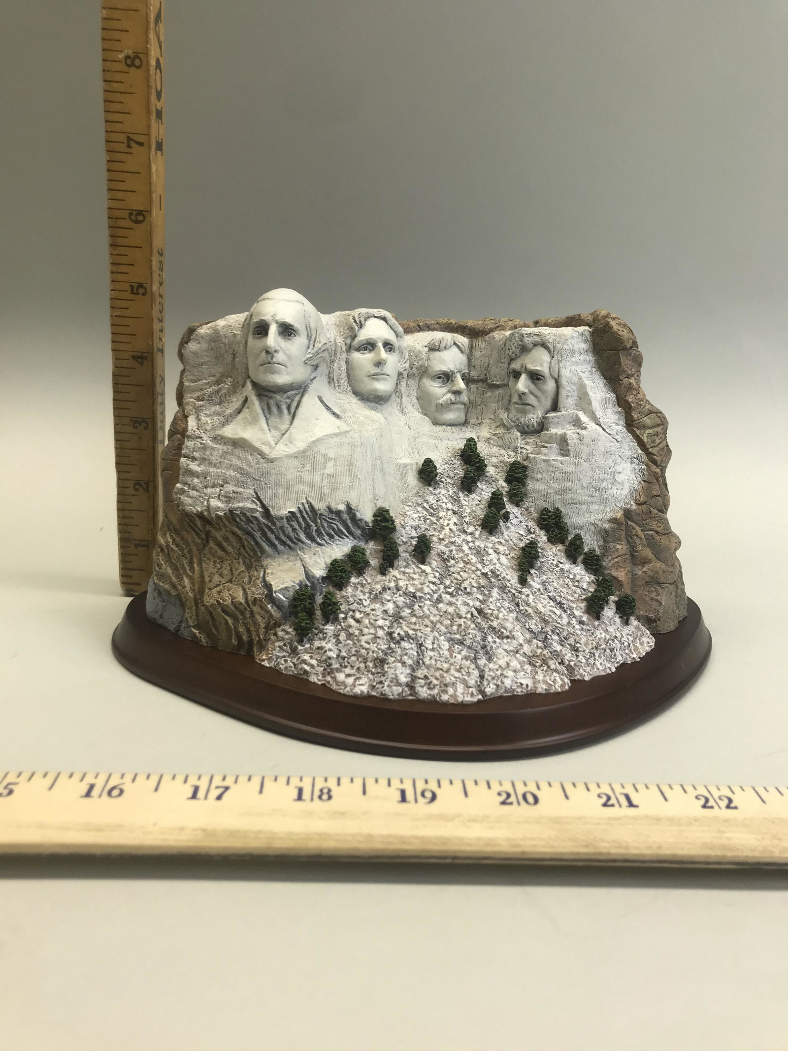 Danbury Mint Mount Rushmore: Danbury Mint Mount Rushmore, in original box. I6533