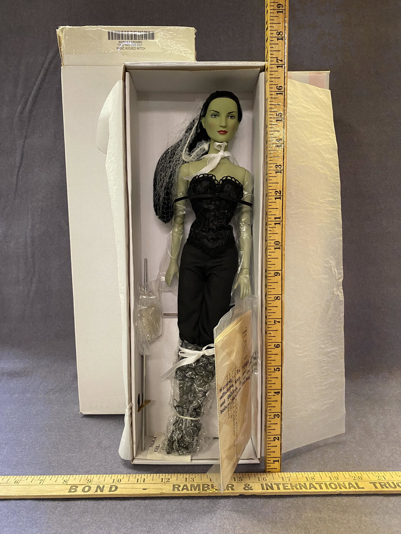 Tonner Wizard of Oz Basic Wicked Witch Doll: A Tonner Wizard of Oz Basic Wicked Witch doll. T5-Z16D-0W-001