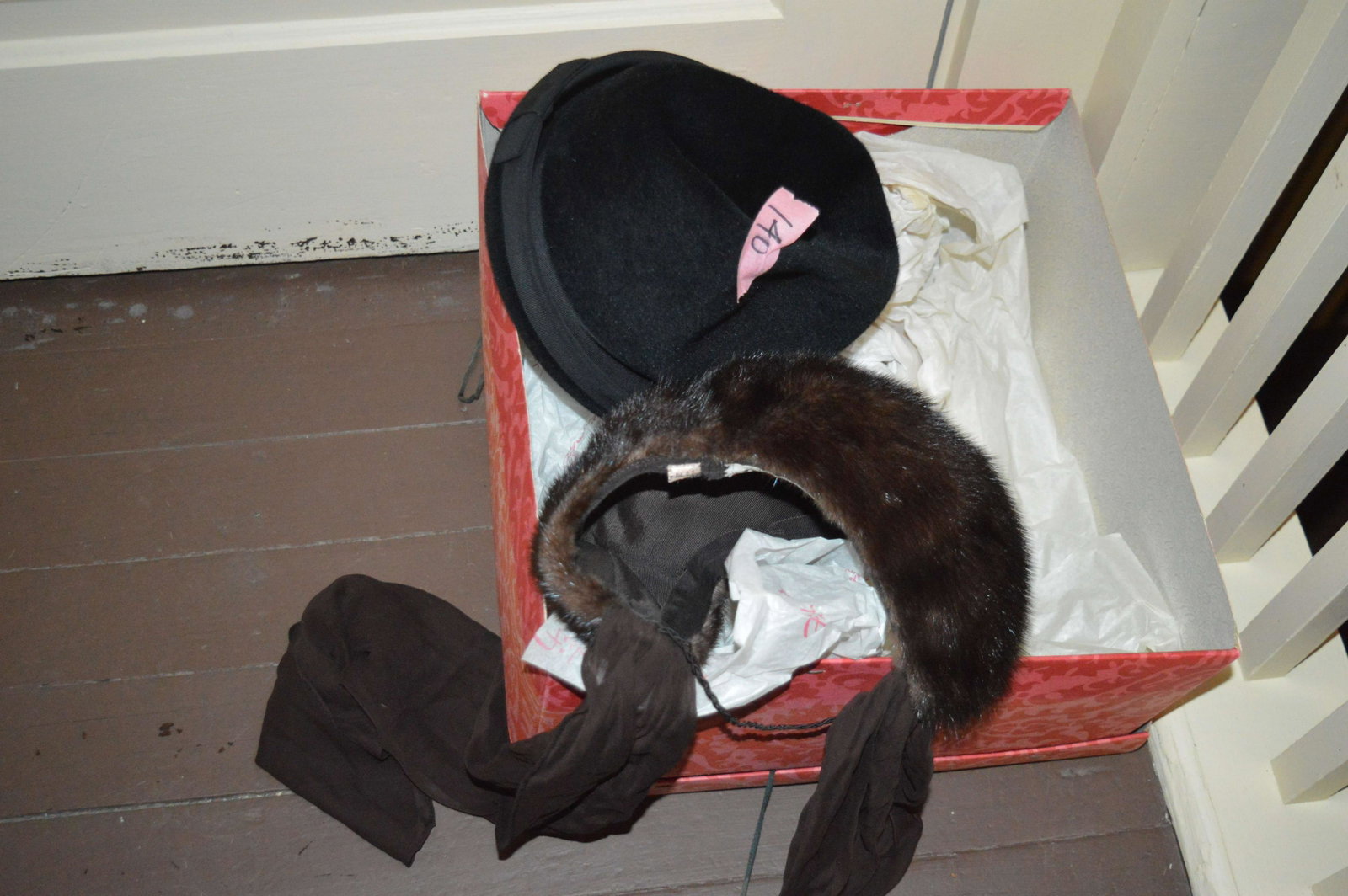 2 vintage ladies' hats including Hattie Carnegie & fur: 2 vintage ladies' hats including Hattie Carnegie & fur