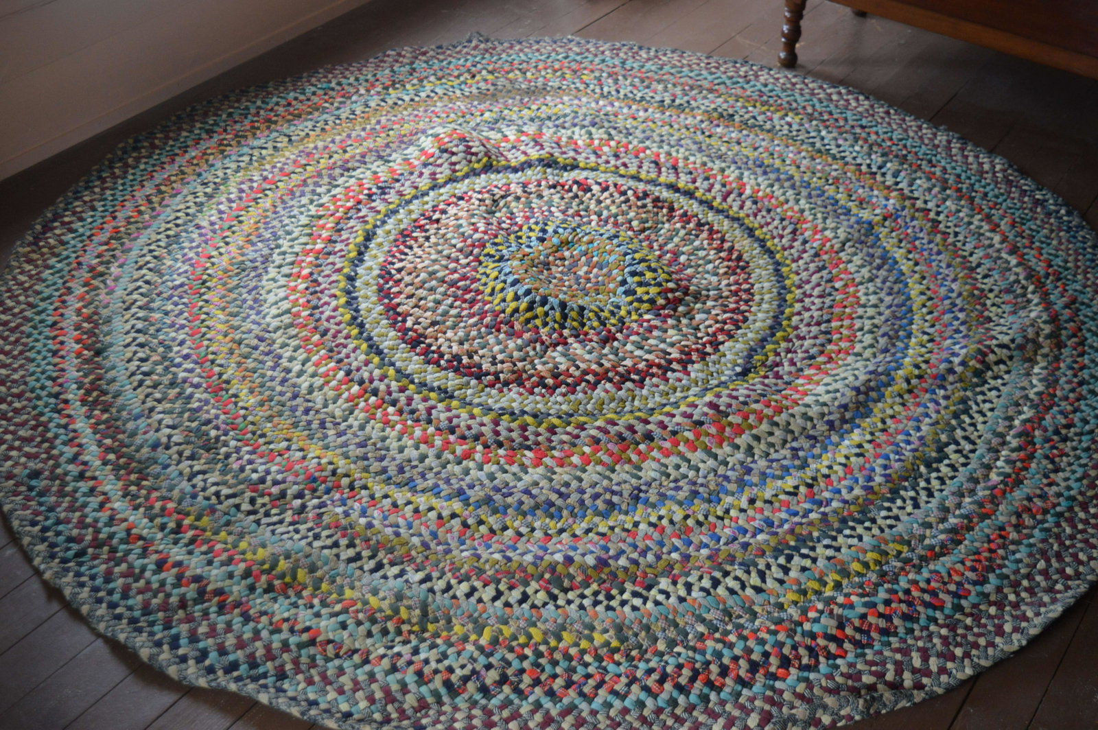 Rag rug. Diameter: 85": Rag rug. Diameter: 85"