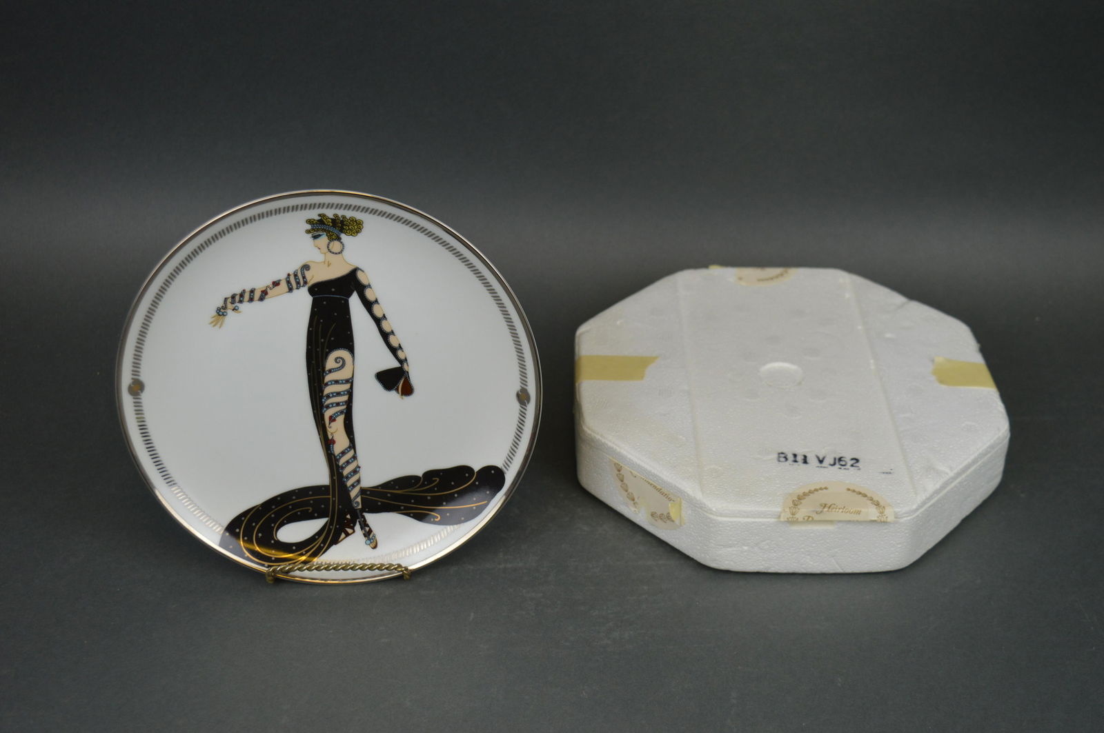 Franklin Mint House of Erte "La Merveilleuse" porcelain: Good condition. Please review the images for condition and dimensions.