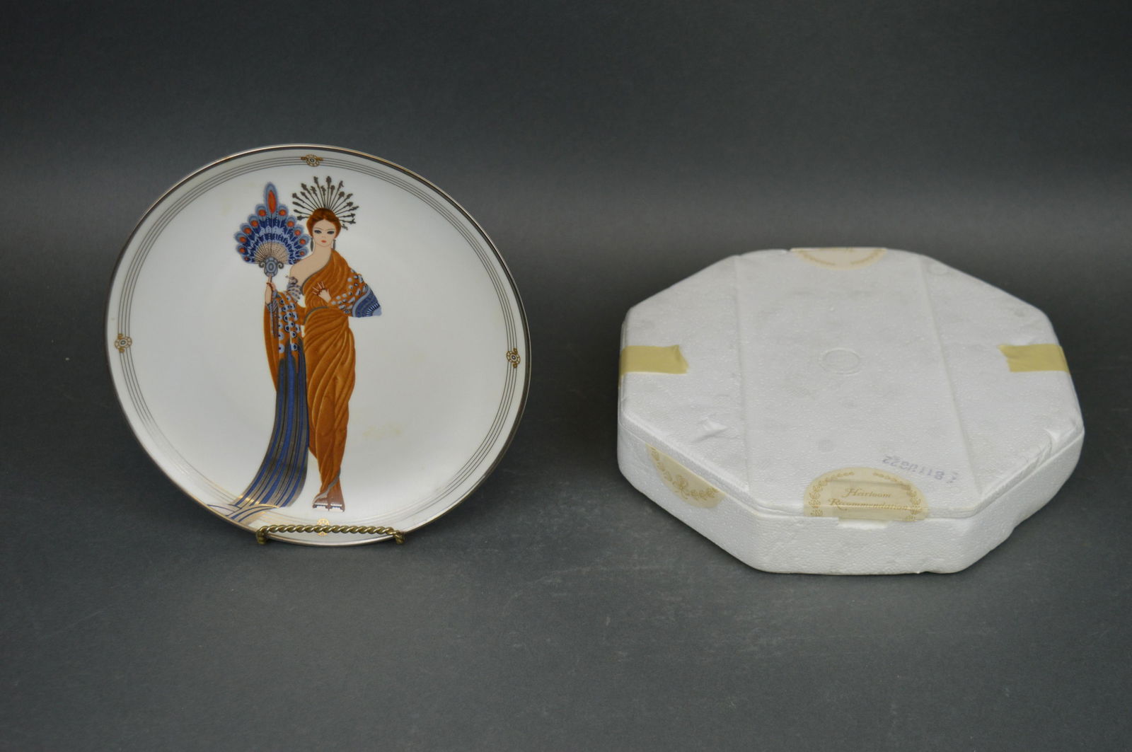 Franklin Mint House of Erte "Athena" porcelain plate.: Good condition. Please review the images for condition and dimensions.