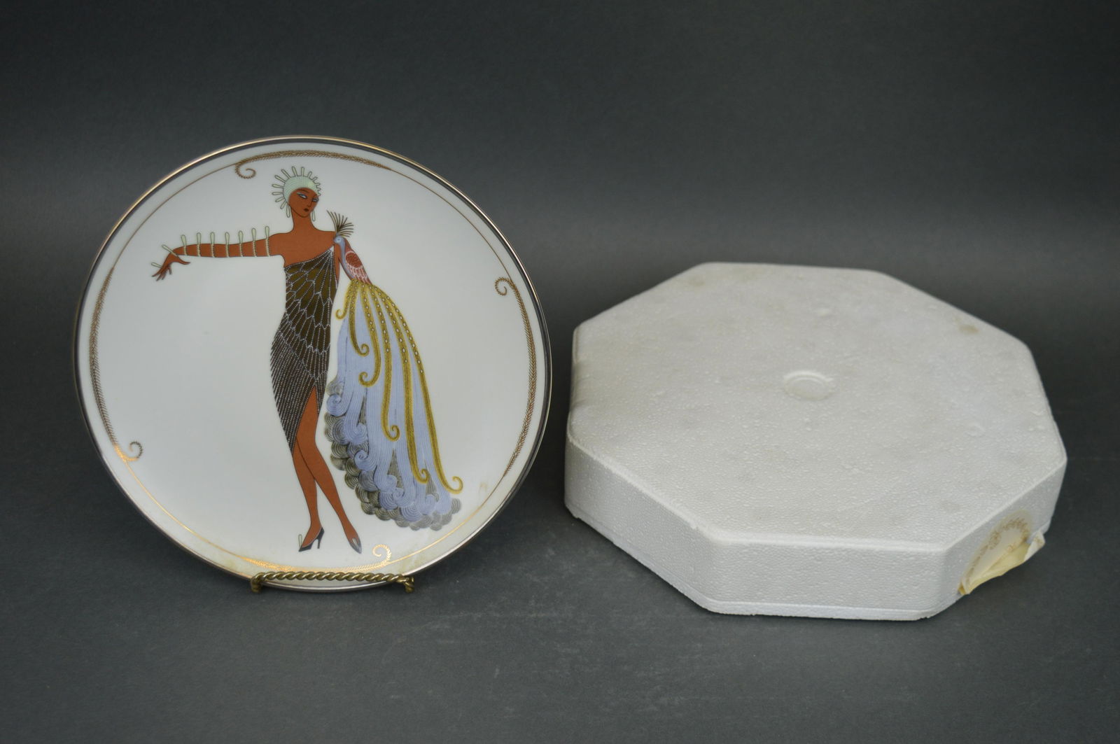 Franklin Mint House of Erte "Diva II" porcelain plate.: Good condition. Please review the images for condition and dimensions.