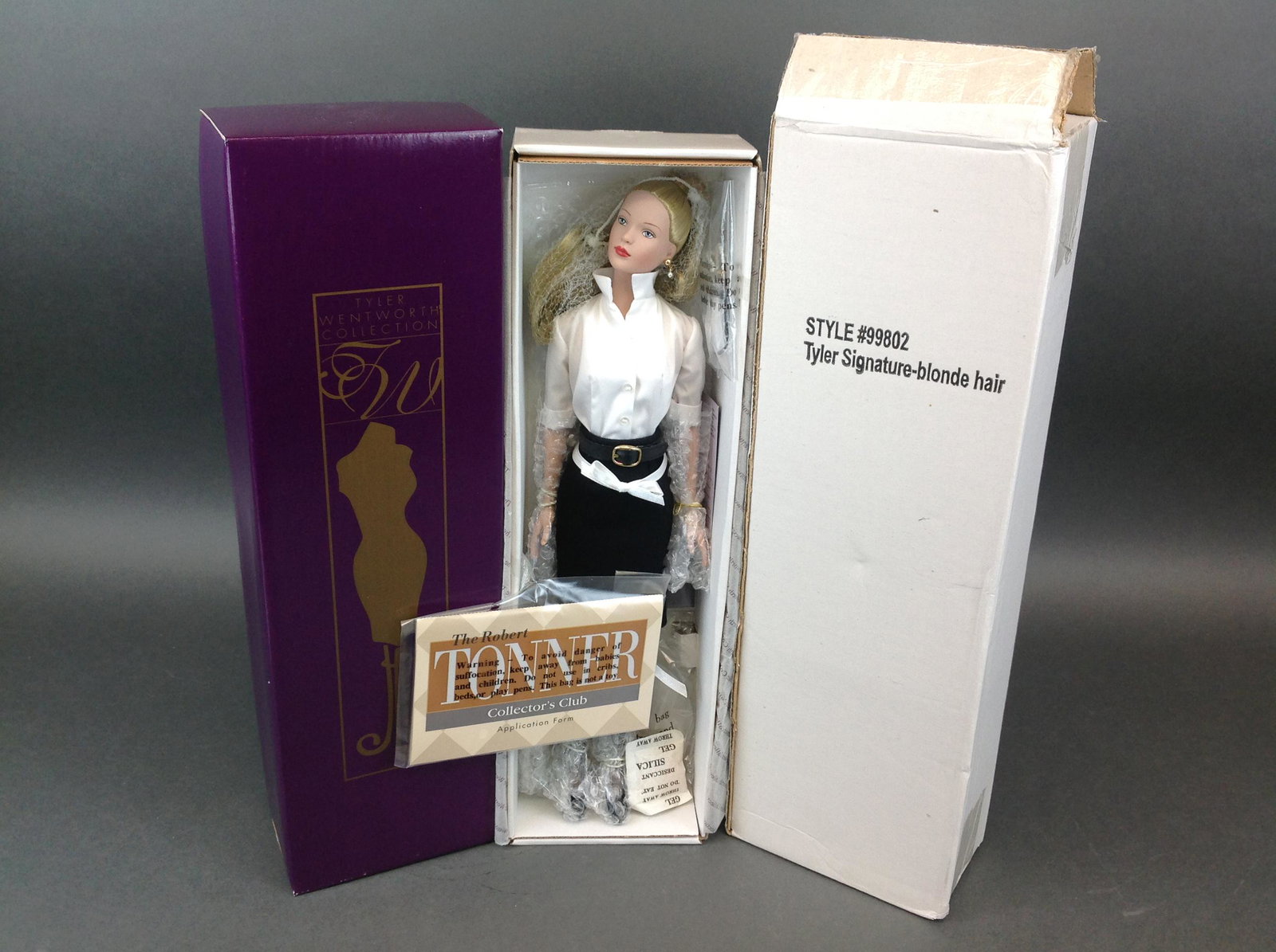 Tonner Tyler Wentworth Signature Style Blonde Doll: A Tonner Tyler Wentworth Signature Style Blonde Hair doll. 99802