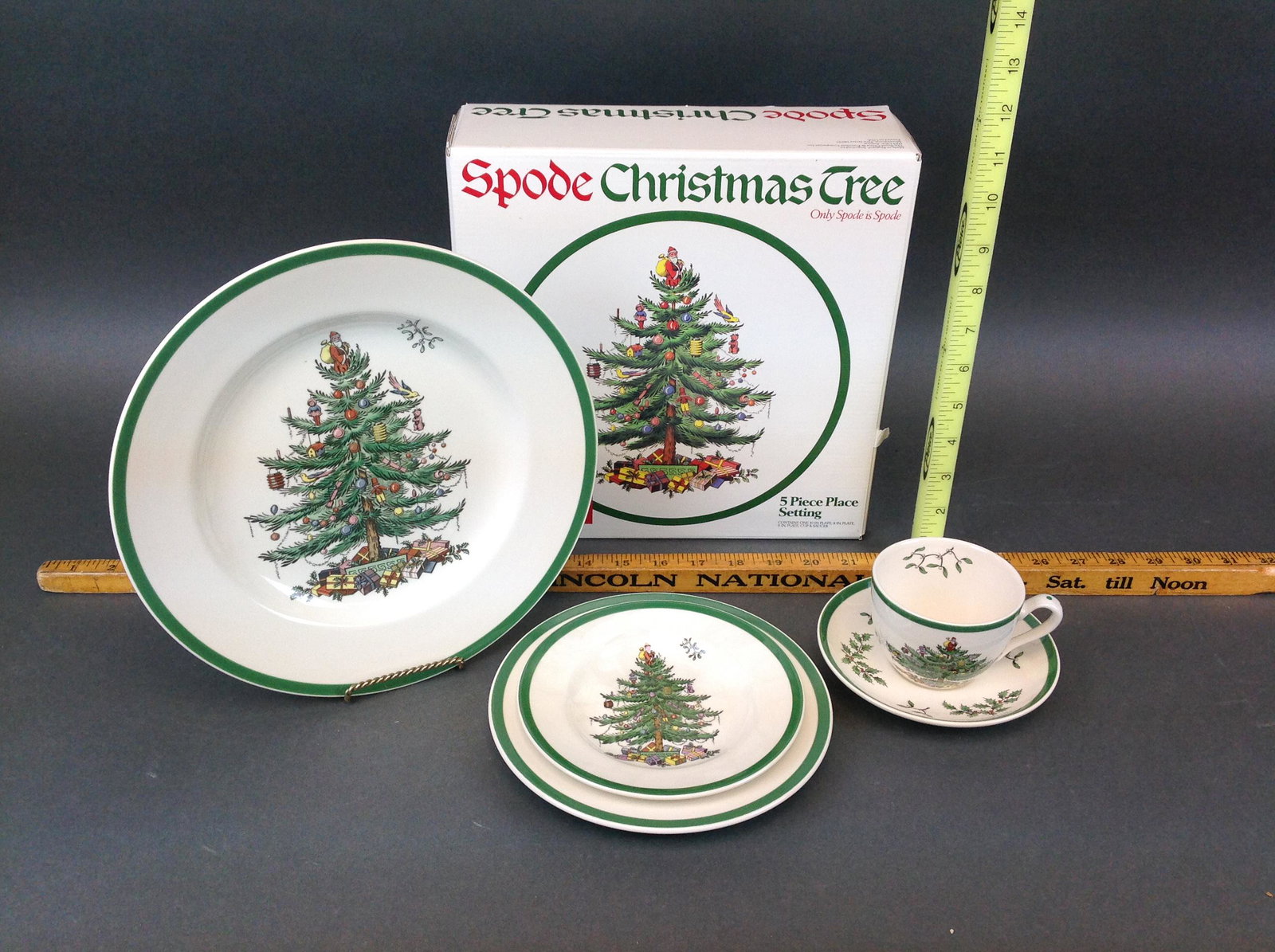 Spode Christmas Tree 5 Piece Place Setting: A Spode "Christmas Tree" 5 Piece Place Setting