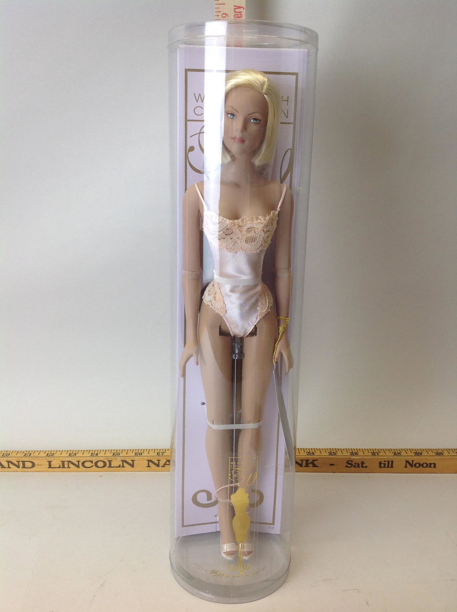Tonner Doll, Tyler Wentworth Collection, Saucy Career: Tonner Doll, Tyler Wentworth Collection, Saucy Career Blonde Doll, TW401, in original box