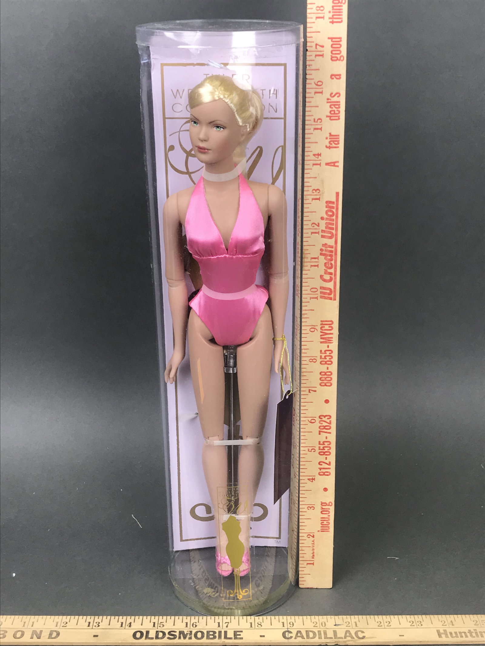 Tonner Doll, Tyler Wentworth Collection, Doll in: Tonner Doll, Tyler Wentworth Collection, Doll in Swimsuit, Blonde, in original case