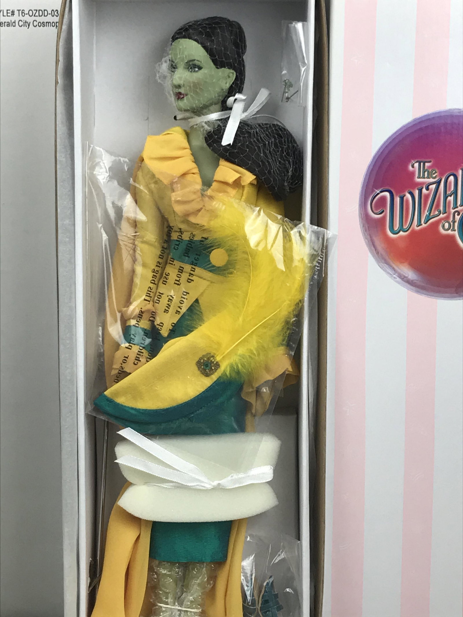 Tonner Doll, Wizard of Oz, Emerald City Cosmopolitan: Tonner Doll, Wizard of Oz, Emerald City Cosmopolitan Doll, T6-OZDD-03, in original box