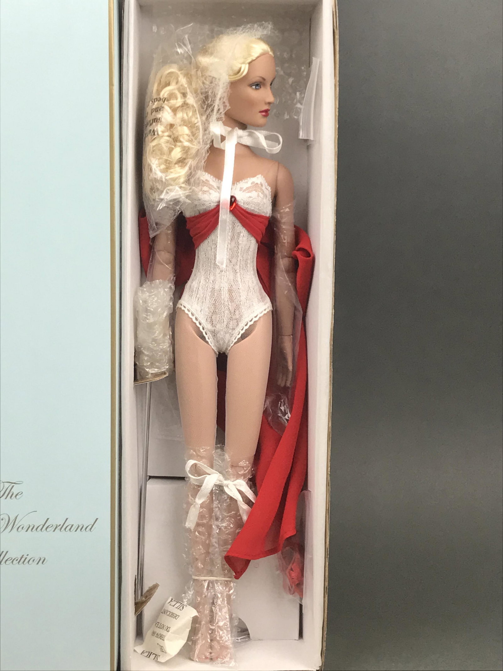 Tonner Doll, Alice in Wonderland Collection Doll: Tonner Doll, Alice In Wonderland Collection Doll, Basic Sweetheart, T5-AWBD-01, in original box