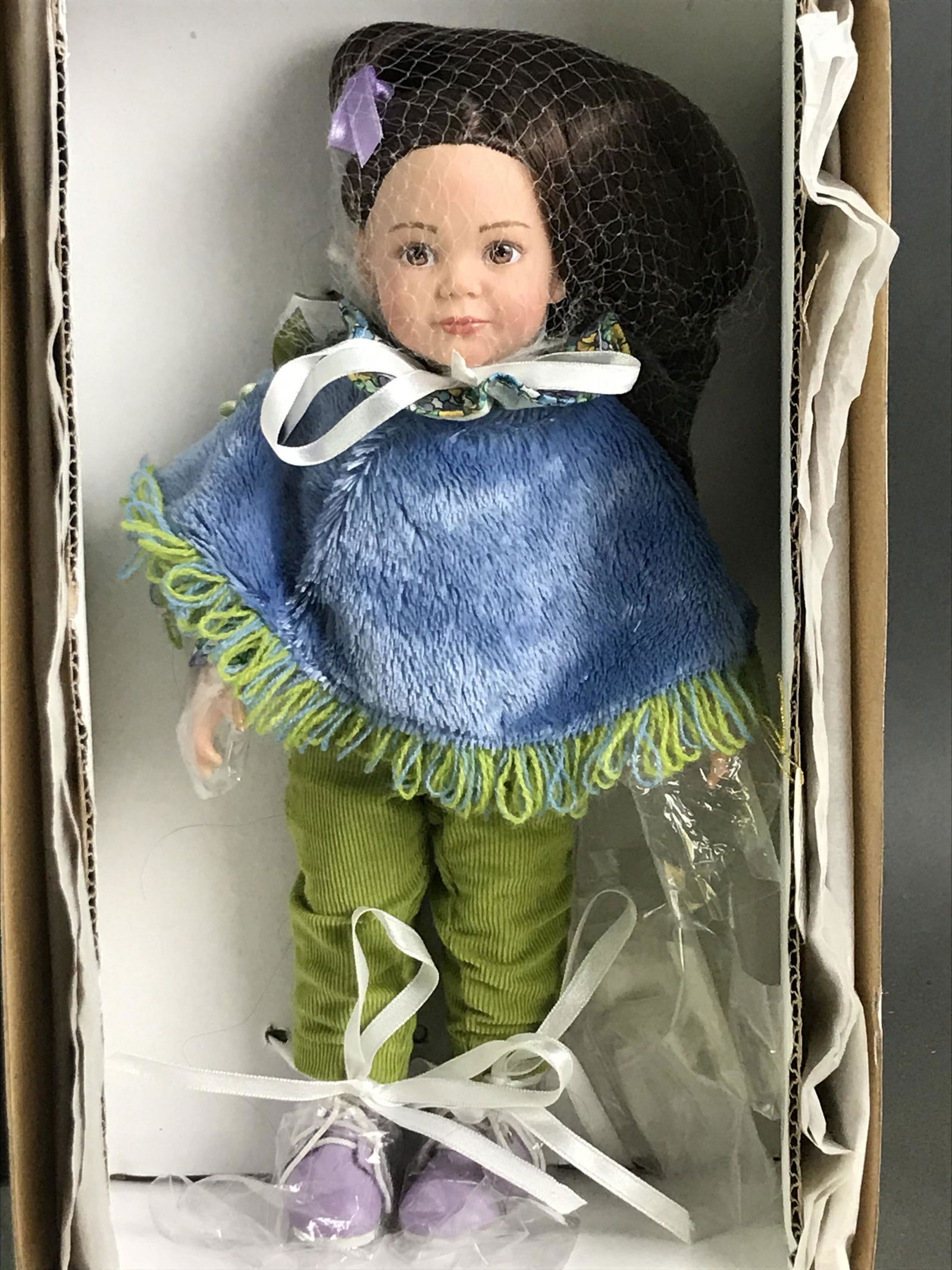 Effanbee Doll , Mrs Willowby's First Grade Class Doll: Effanbee Doll, Mrs Willowby's First Grade Class Doll, E6-ATDD-01, in original box