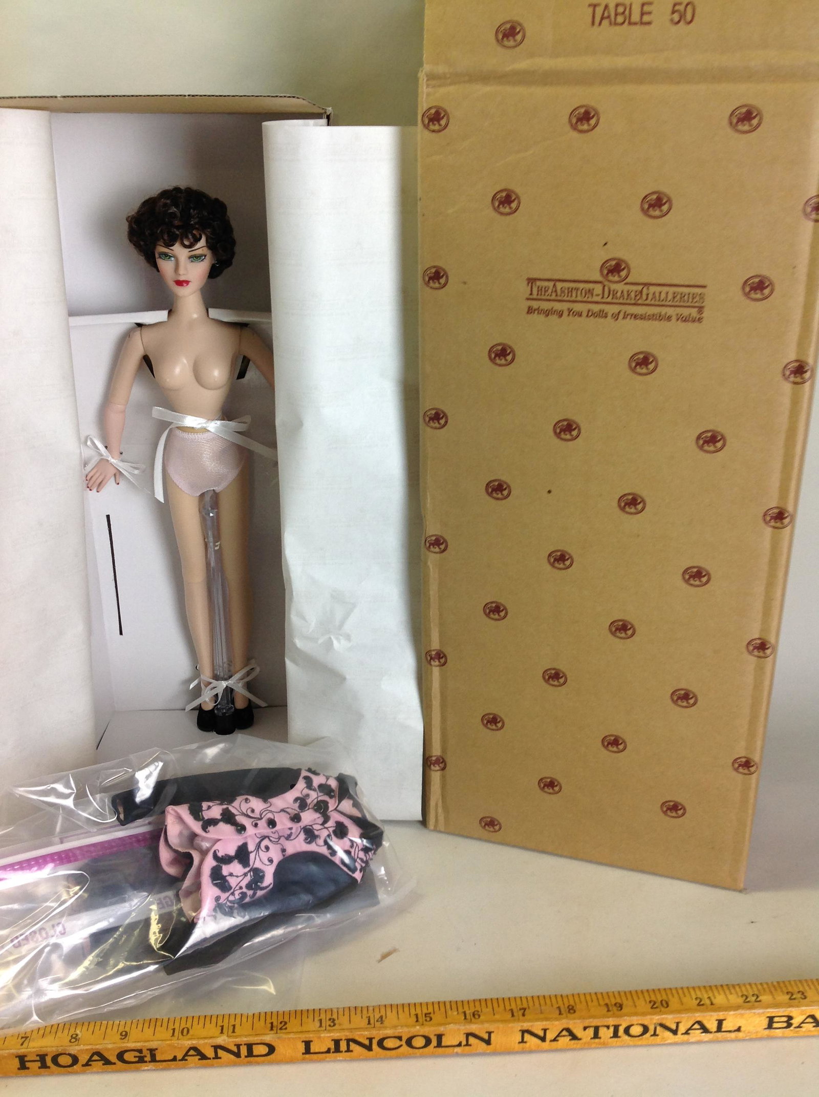 Ashton Drake, Gene, Table 50 Doll: Ashton Drake, 2005 Gene Collection, Table 50, 03-00023-117, in orignal box