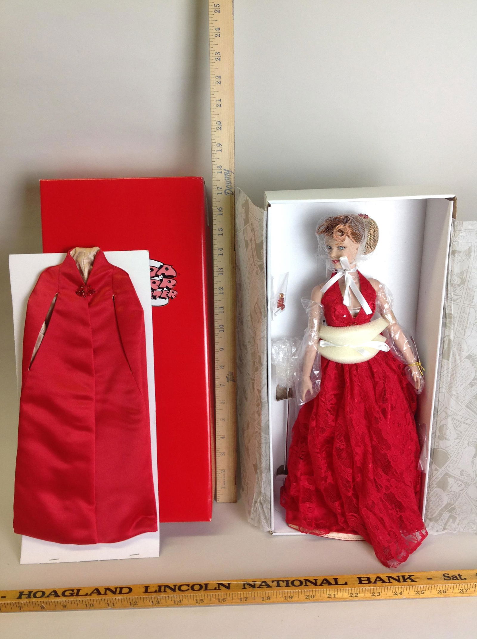 Effanbee Doll Company- Brenda Star Reporter Series doll: Brenda Star Reporter Series doll- Holiday Grand #E7-BSDD-06