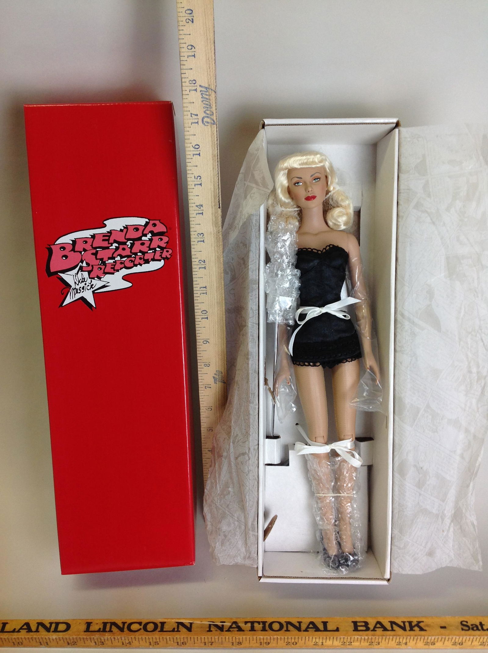 Effanbee Doll Company- Brenda Starr Reporter Collection: Divinely Daphne #BD0400