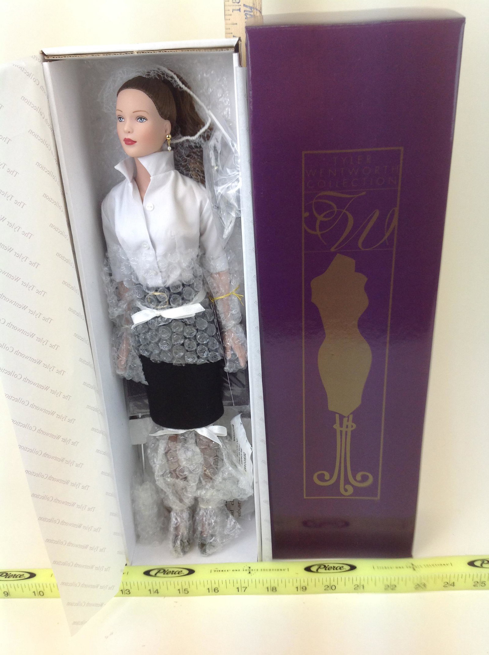 Tonner Doll, Tyler Wentworth, Signature - Brown hair: Tonner Doll, Tyler Wentworth, Signature - Brown Hair Doll, 00800, in original box