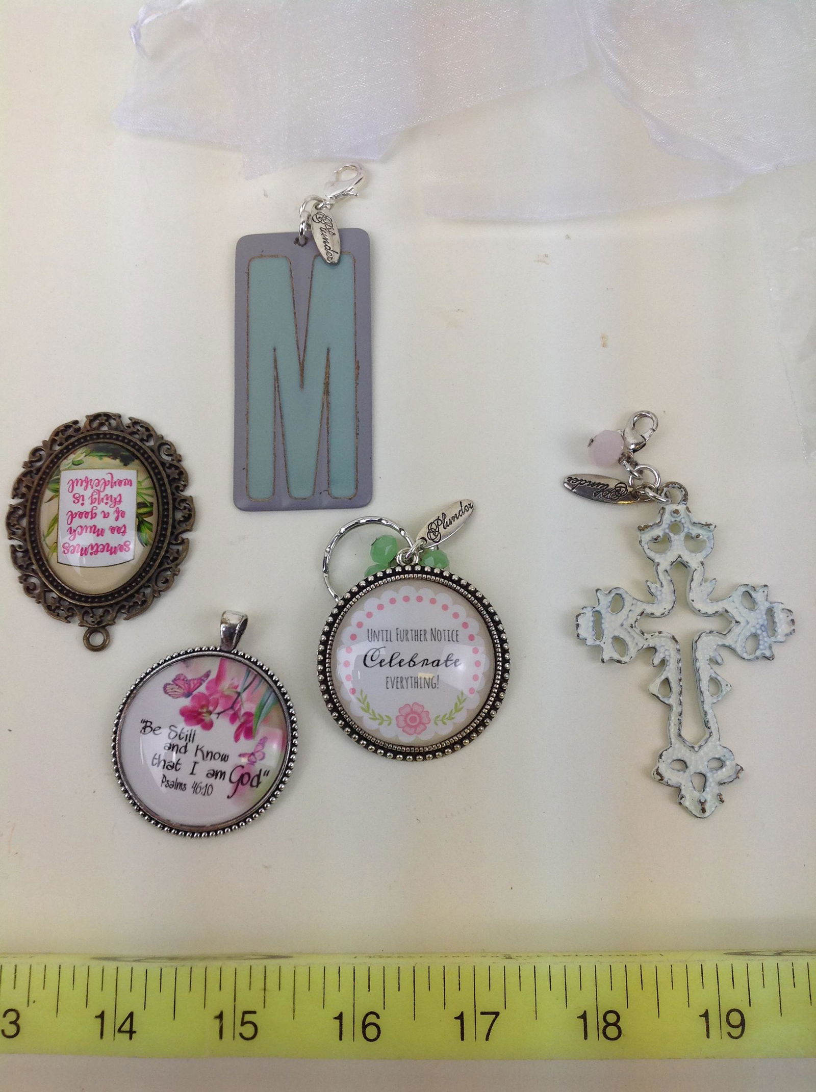 4 Plunder Medallions & Keychain: 4 Plunder medallions & keychain