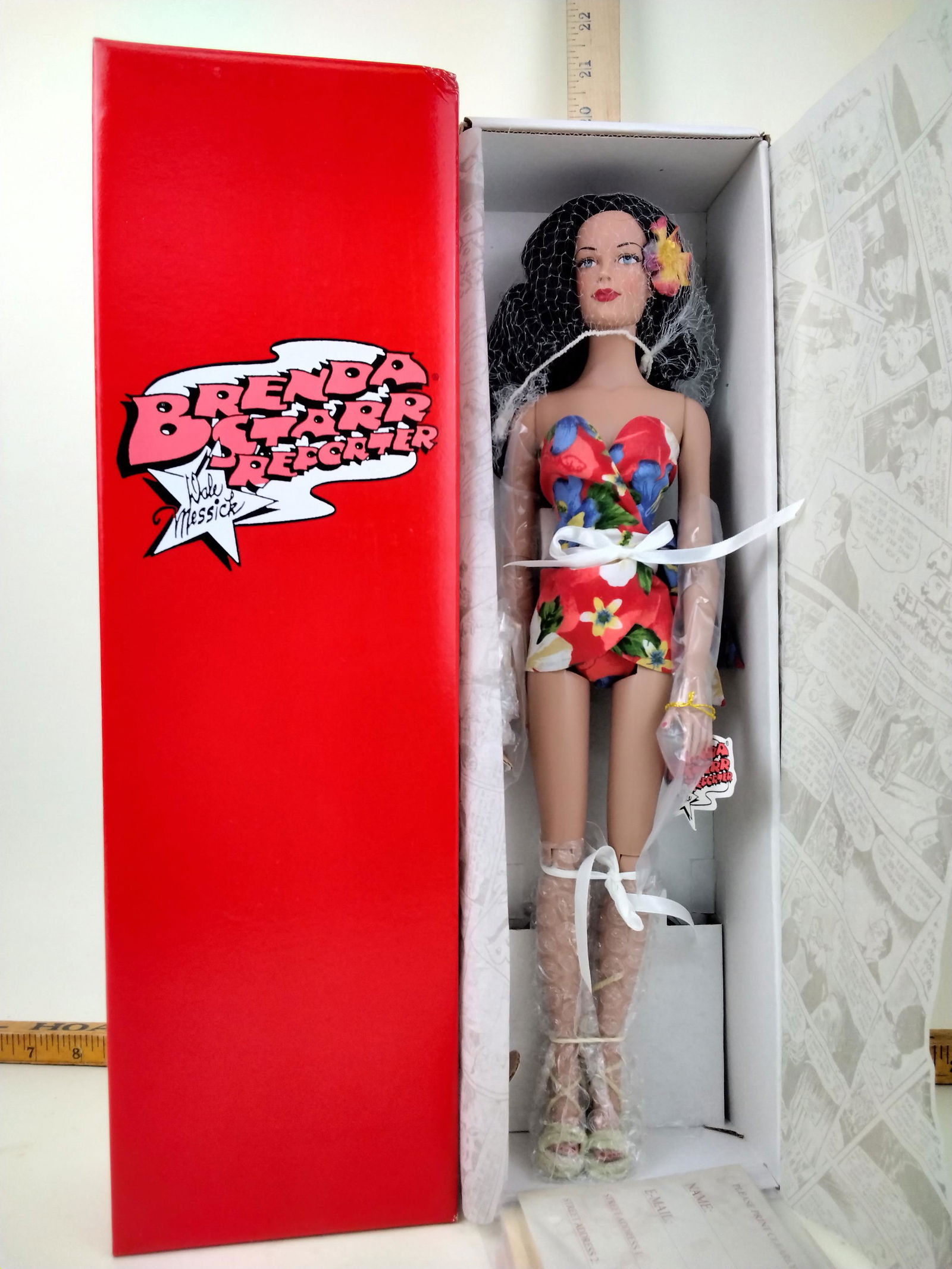 Effanbee, Brenda Starr Reporter Tropical Holiday Doll: Effanbee, Brenda Starr Reporter Doll, Tropical Holiday BS9404, in original box