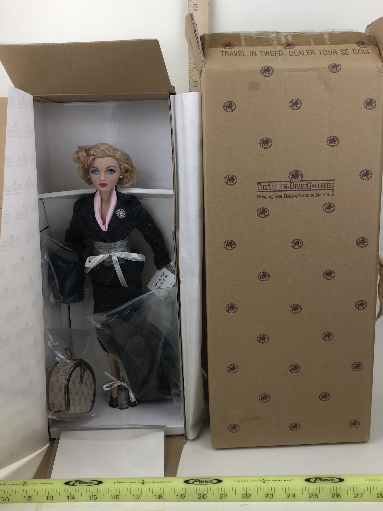 Ashton Drake, Gene, Travel in Tweed Doll (1 of 1)