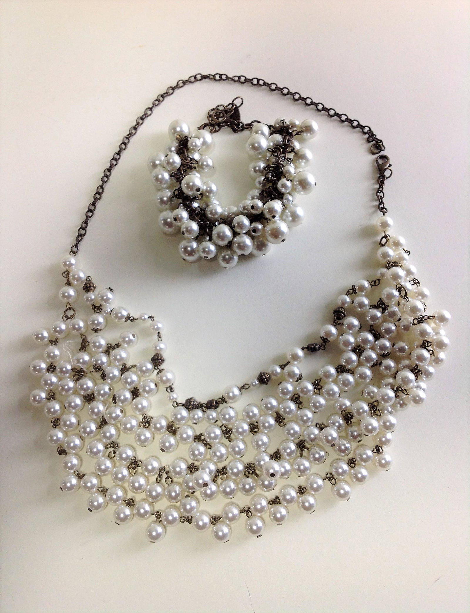 Plunder Faux Pearl Necklace & Bracelet: A Plunder faux pearl necklace and bracelet