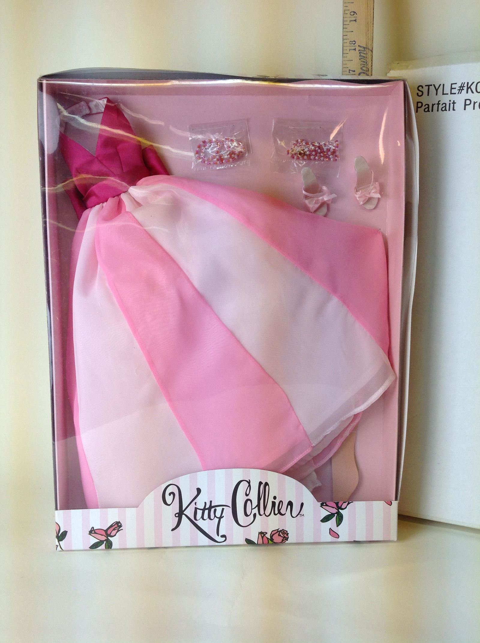 Tonner Kitty Collier Parfait Promenade Doll Clothing (1 of 1)