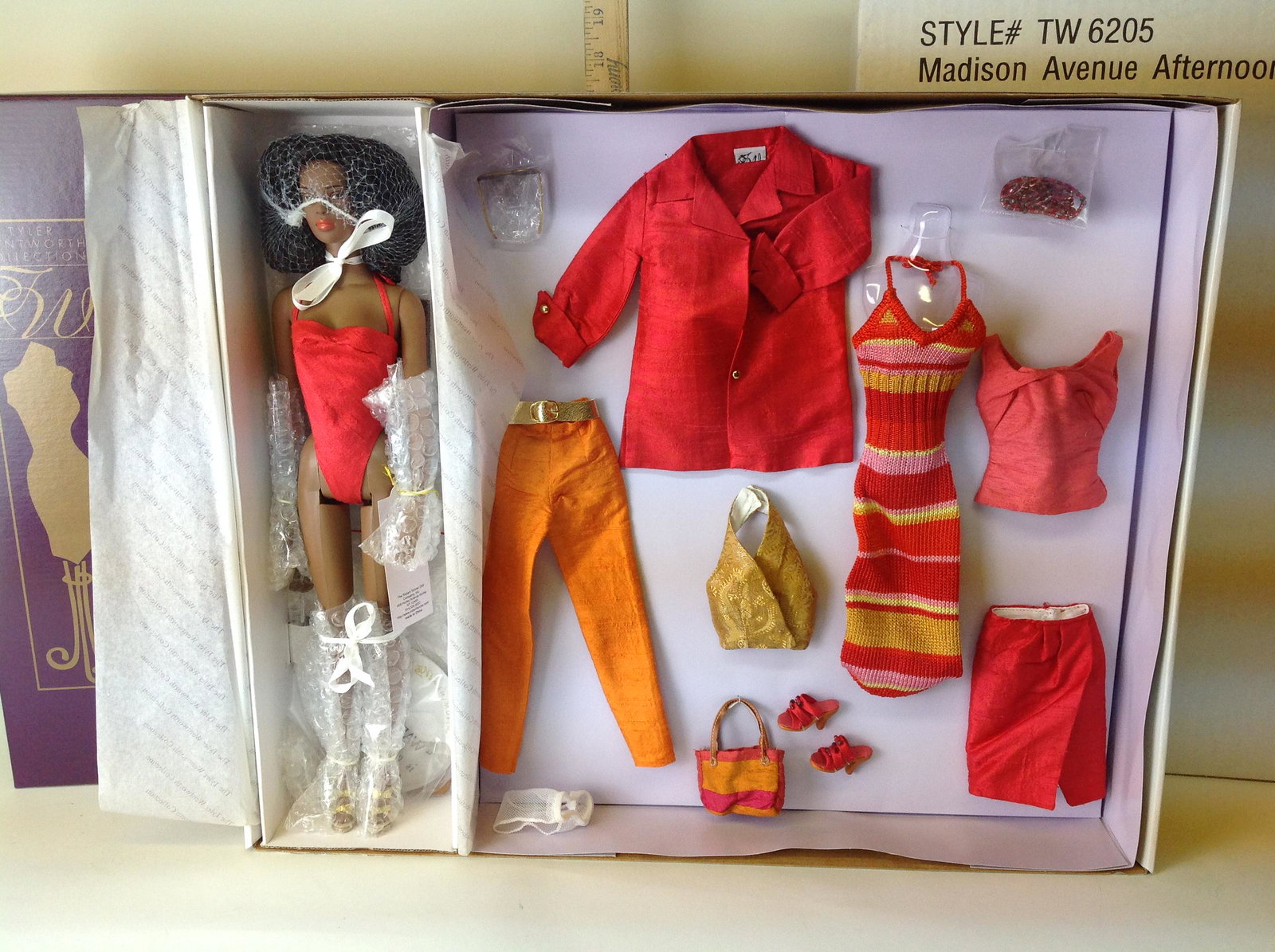 Tonner Tyler Wentworth Madison Ave Esme Doll Gift Set: A Tonner Tyler Wentworth "Madison Avenue Afternoon Gift Set - Esme" TW6205