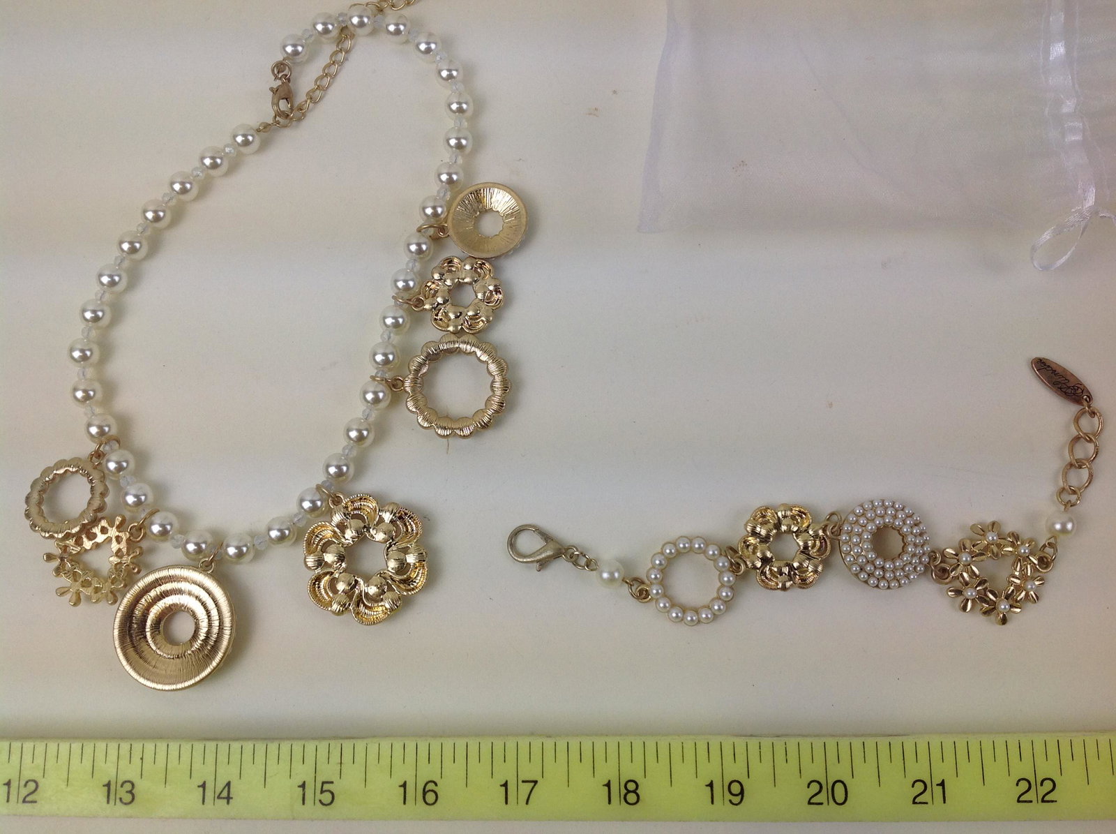 Plunder Necklace & Bracelet: A Plunder faux pearl necklace and bracelet