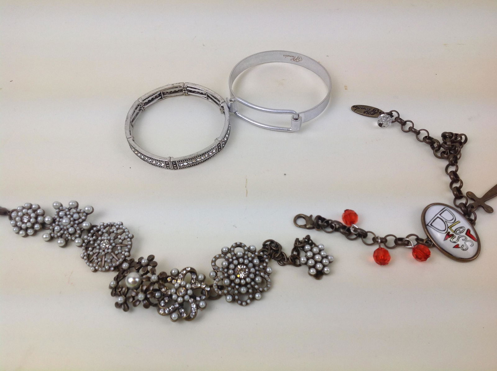 4 Plunder Bracelets: 4 Plunder bracelets