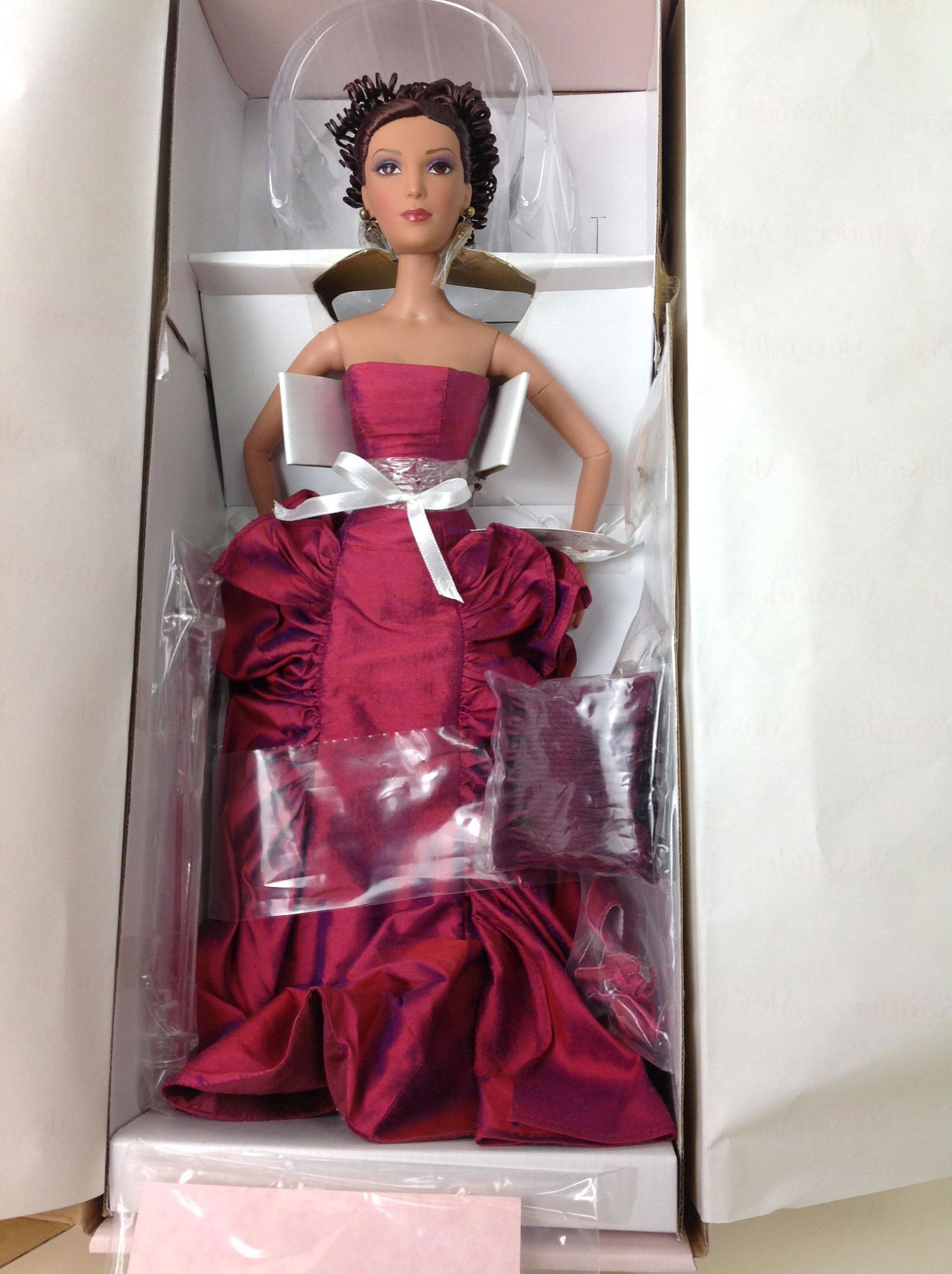 Madame Alexander, La Vida Sofia Cruz Doll (1 of 1)