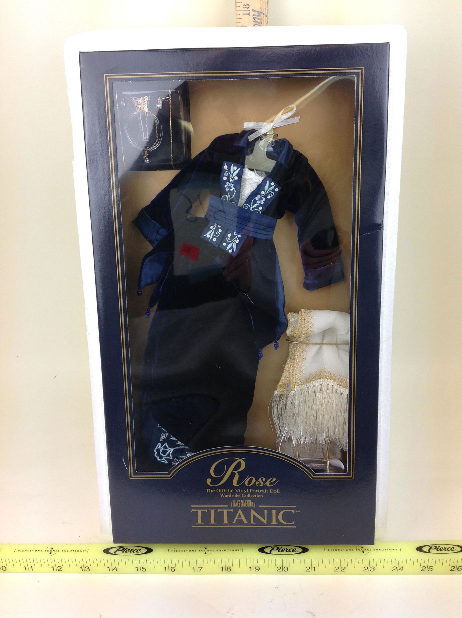 Franklin Mint, Rose from Titanic Doll Accessory (1 of 1)