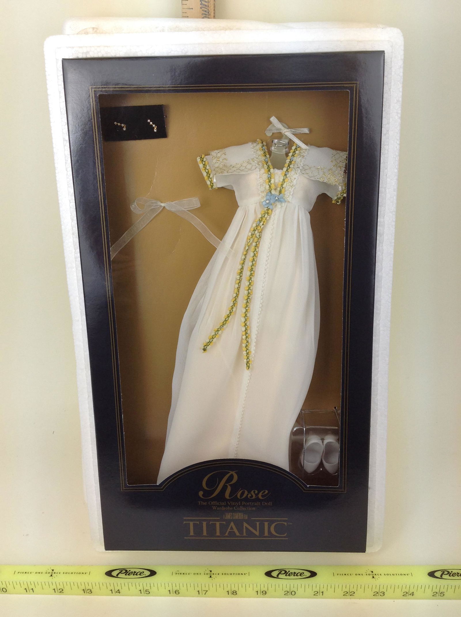 Franklin Mint, Rose from Titanic Doll Accessory (1 of 1)
