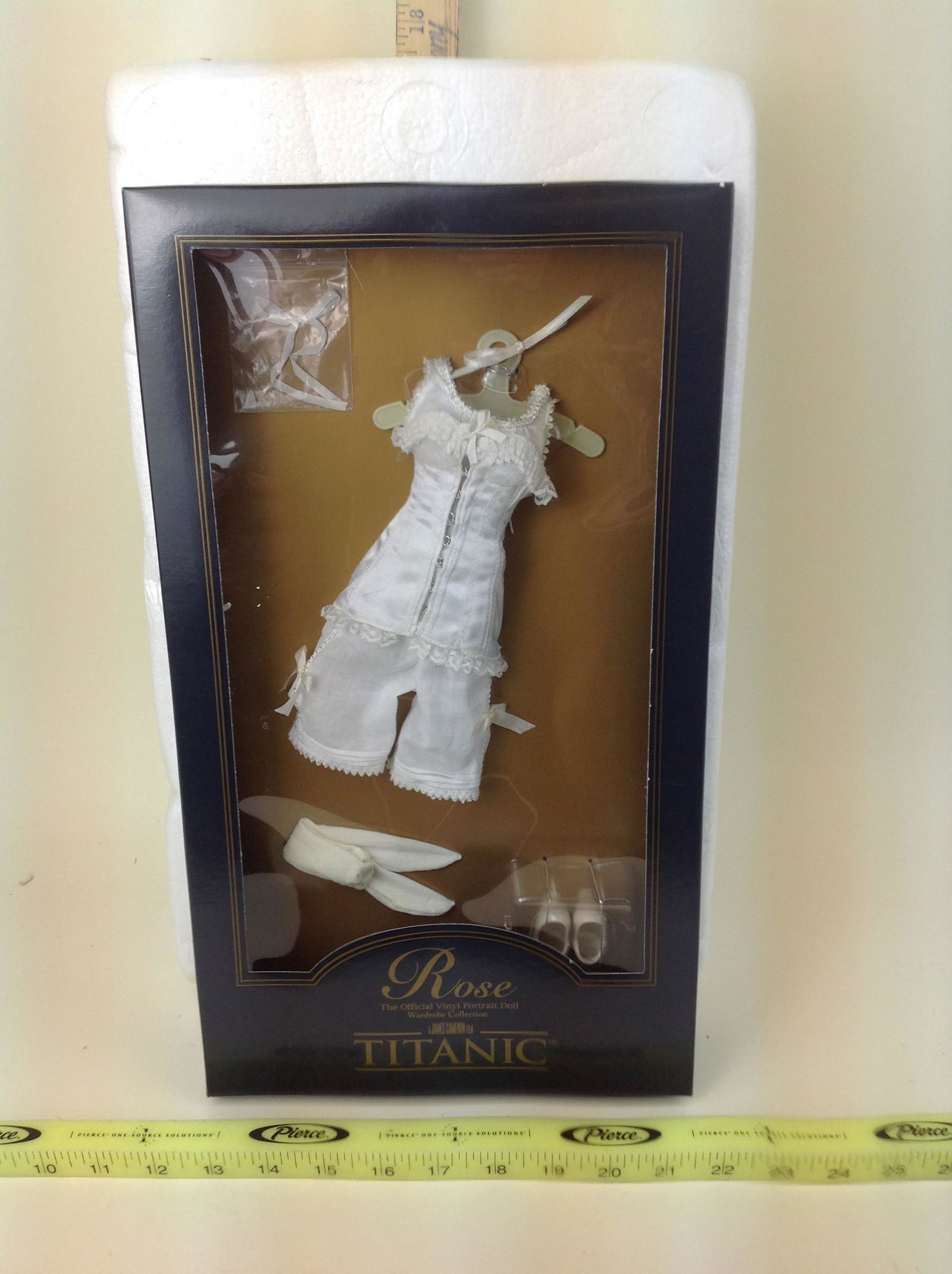 Franklin Mint, Rose from Titanic Doll Accessory (1 of 1)