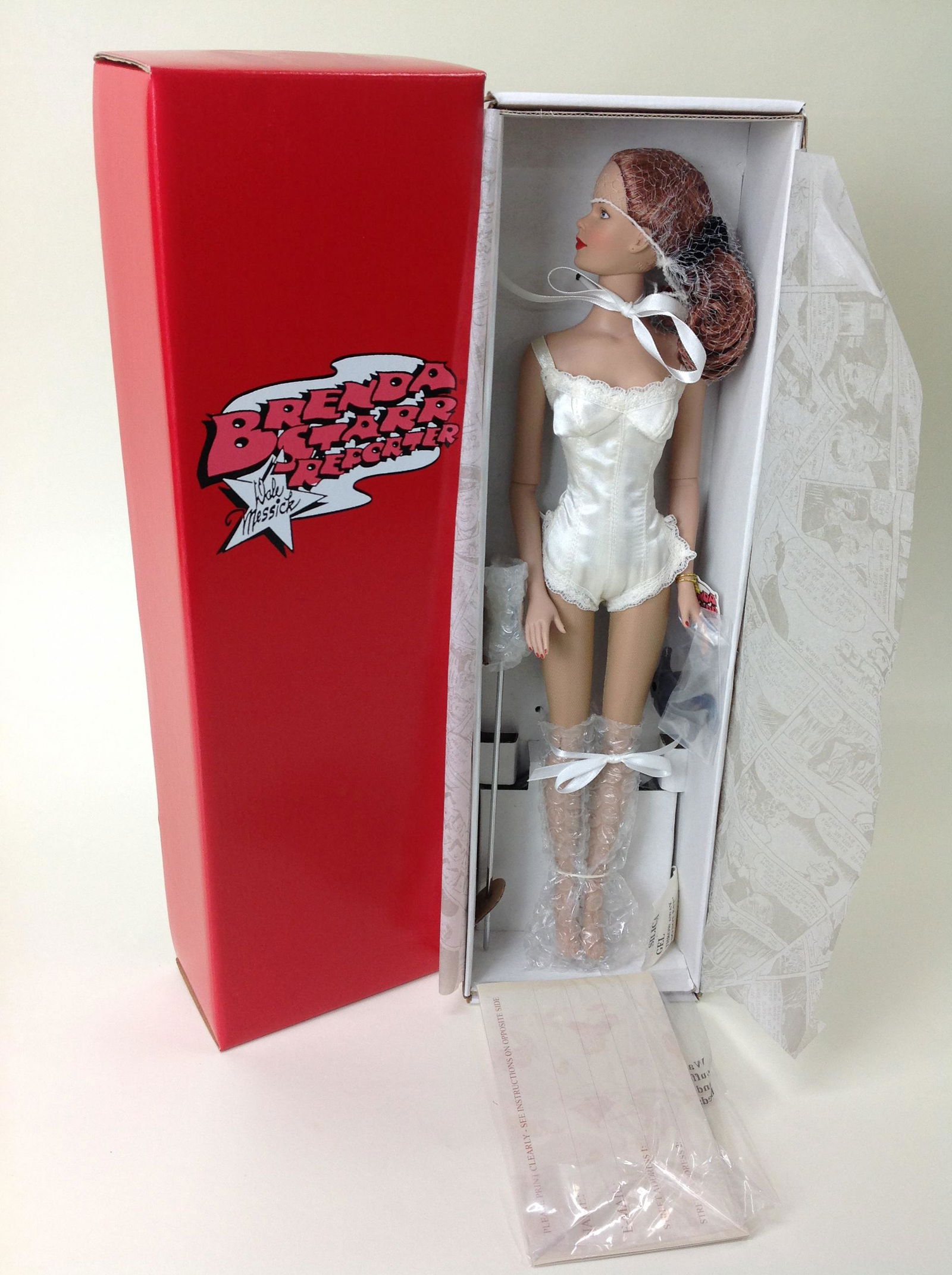 Effanbee Brenda Starr Reporter, Essential Brenda Doll: Effanbee, Brenda Starr Reporter, Essential Brenda Doll, BS0400, in original box