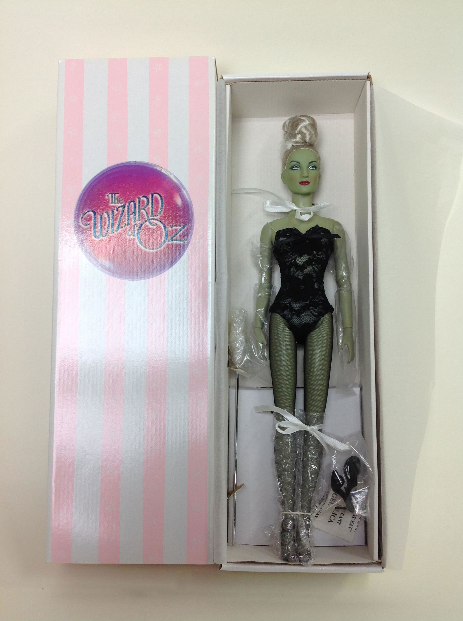 Tonner Wizard Of Oz Lady Ozmopolitan Doll