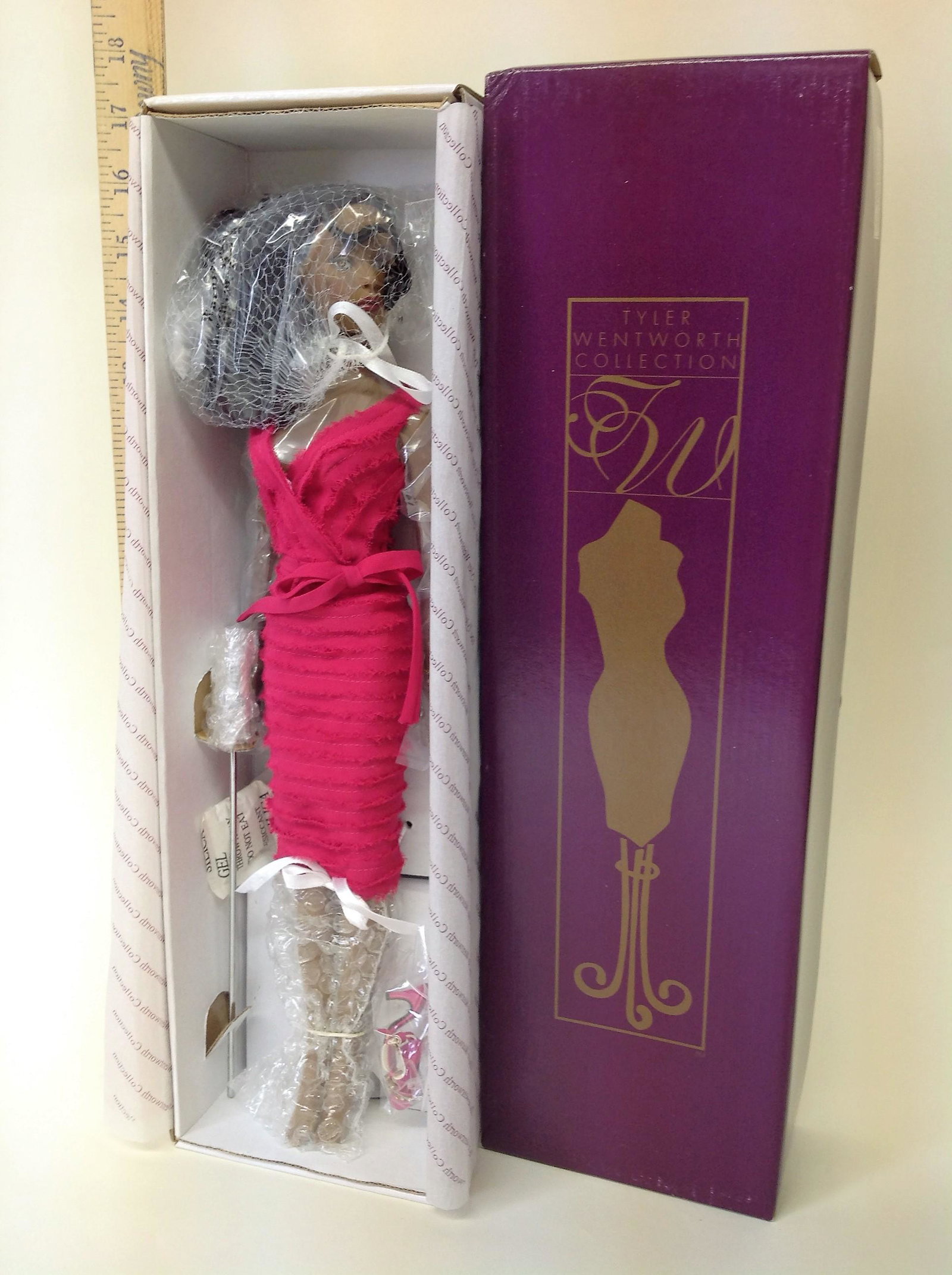 Tonner Tyler Wentworth Dinner With Russell Doll: A Tonner Tyler Wentworth "Dinner with Russell" doll. T6-TWDD-13