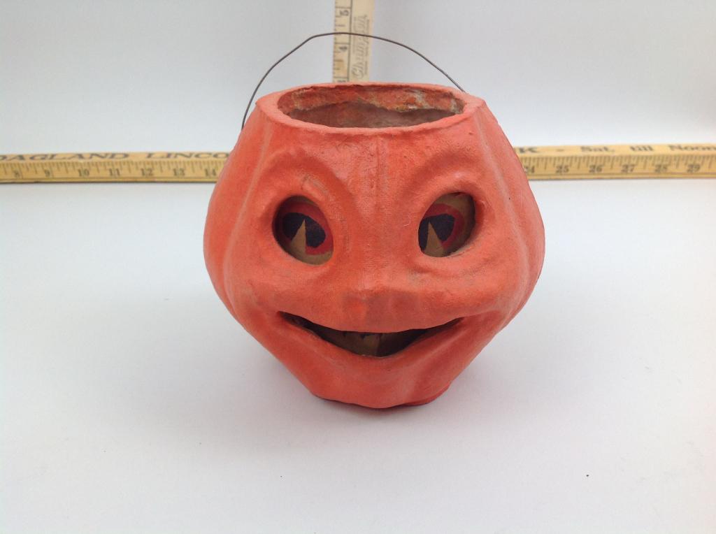 Paper mache Jack-O-Lantern: Paper mache Jack-O-Lantern 5in with Wire bail