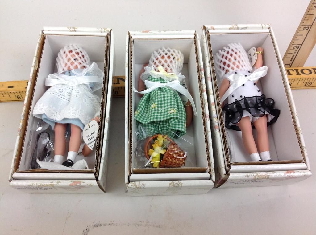 Effanbee (3) Wee Dolls: Effanbee (3) Wee Dolls, Dottie Debutante WR1402, Wee Wonderland WP1400 and Pastsy Daisy Basket EP1302